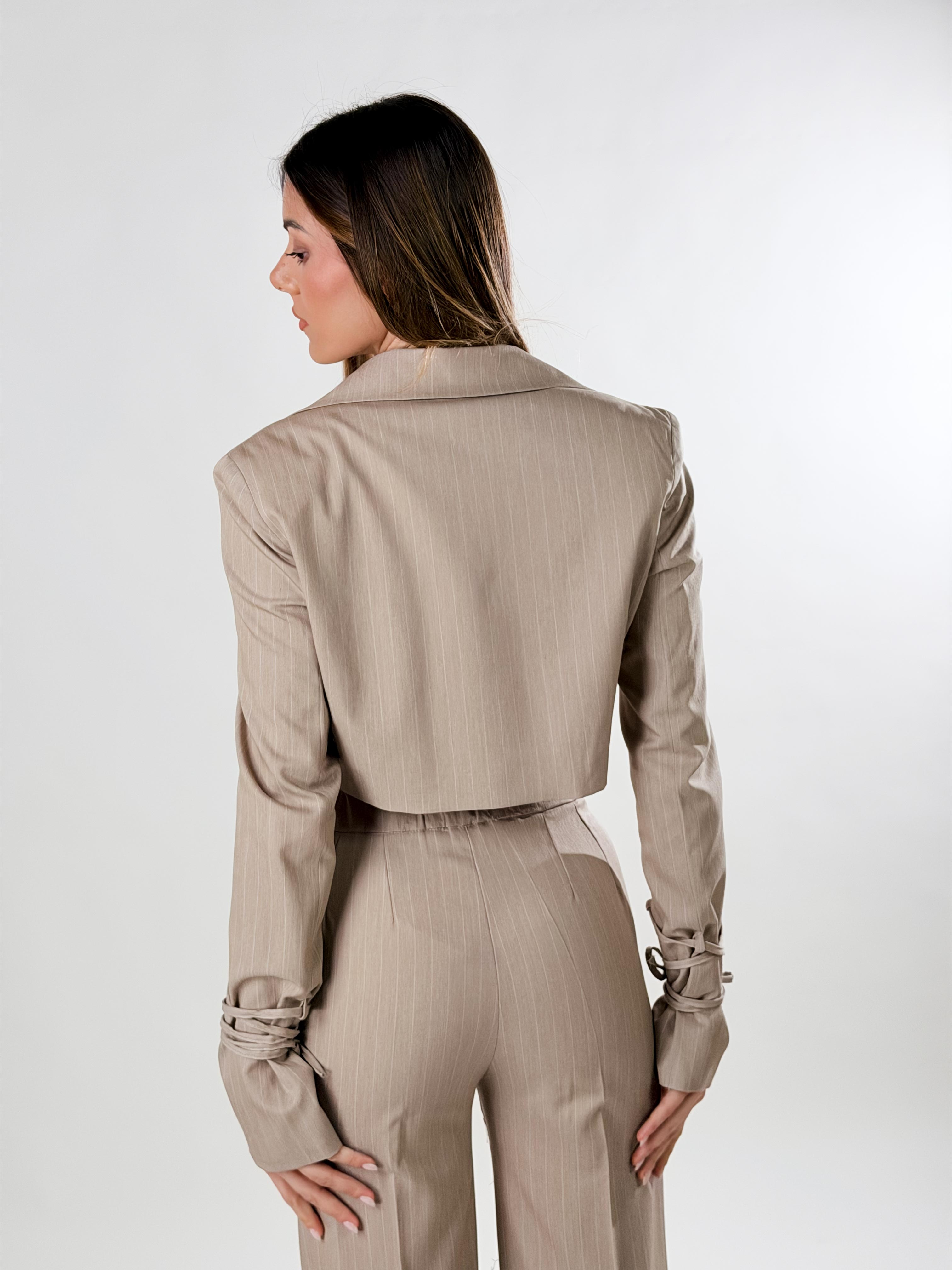 Blazer Crop con stinghe|Colore:Cappuccino