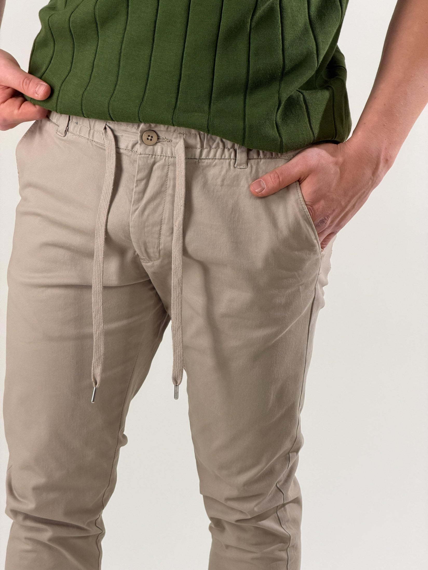 Pantalone slim fit con coulisse|Colore:Beige