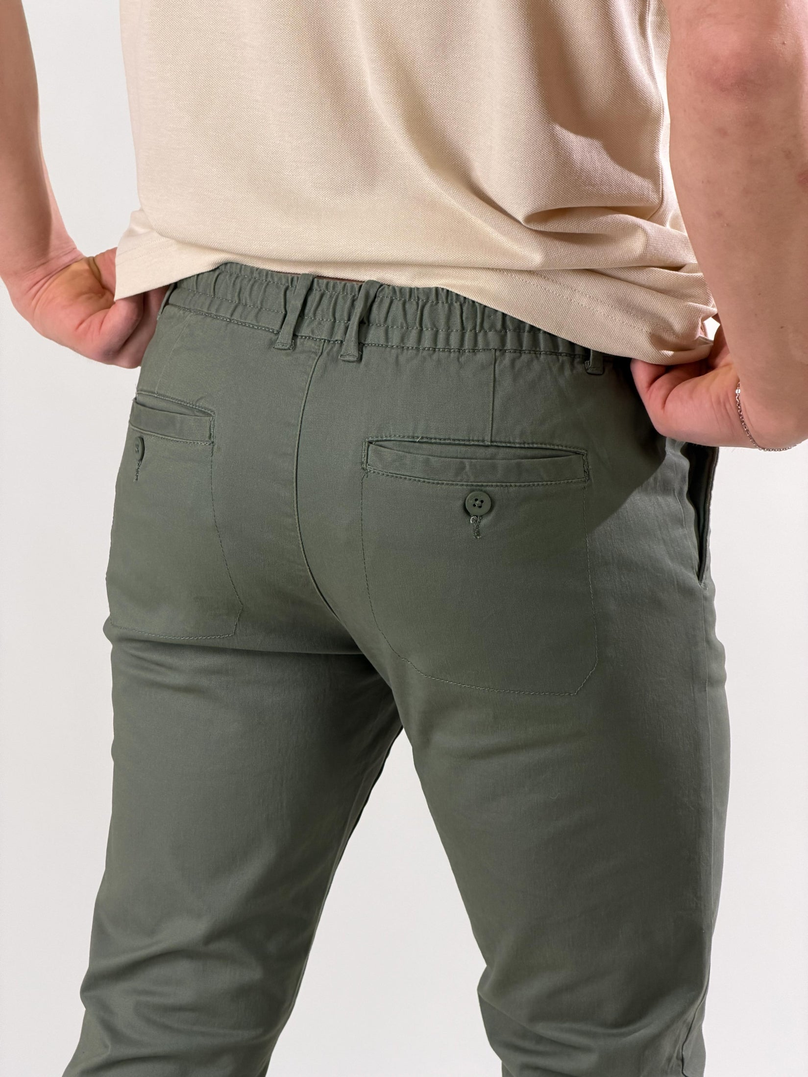 Pantalone slim fit con coulisse|Colore:Verde militare