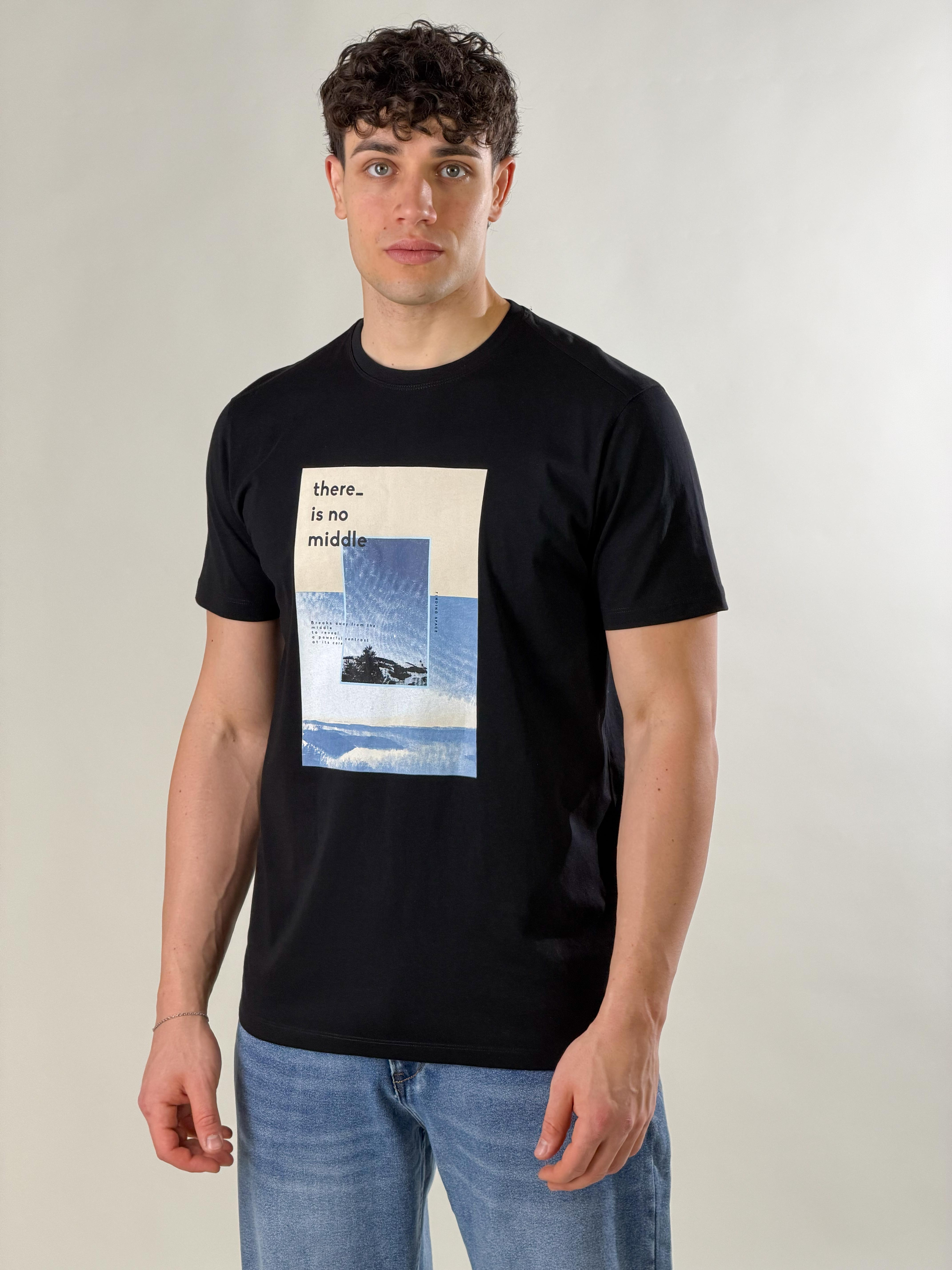 T-Shirt basie fit con stampa|Colore:Nero