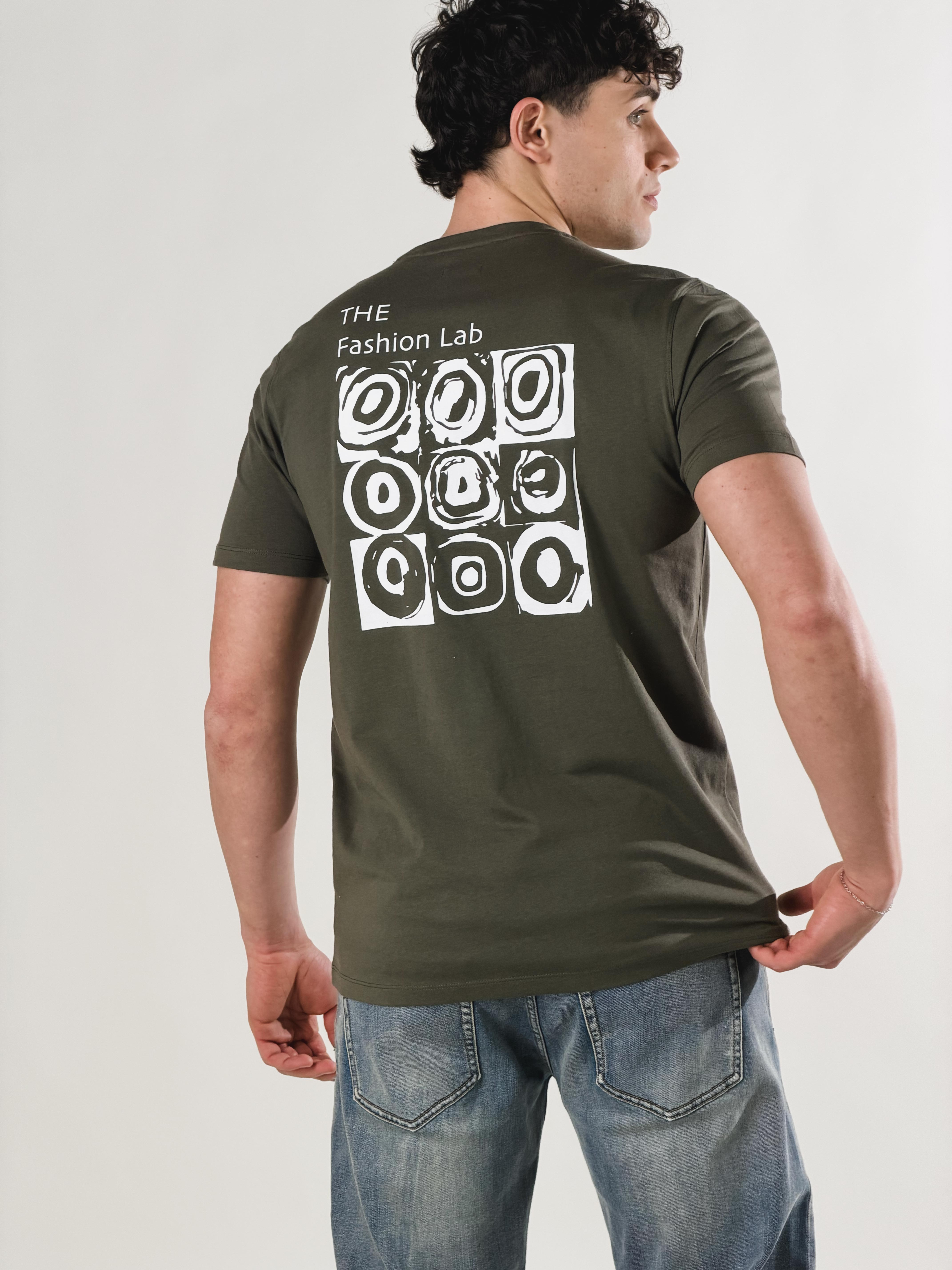 T-Shirt grafica basie fit|Colore:Verde militare