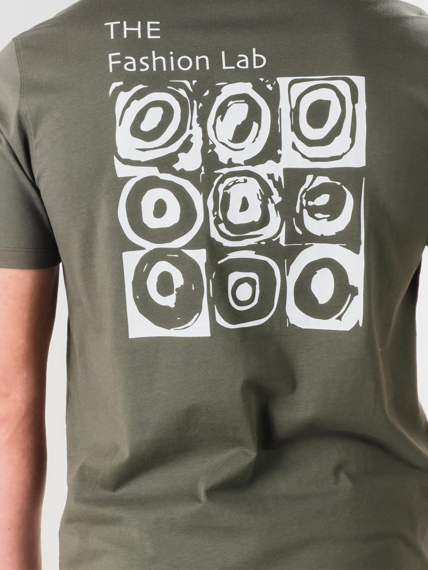T-Shirt grafica basie fit|Colore:Verde militare