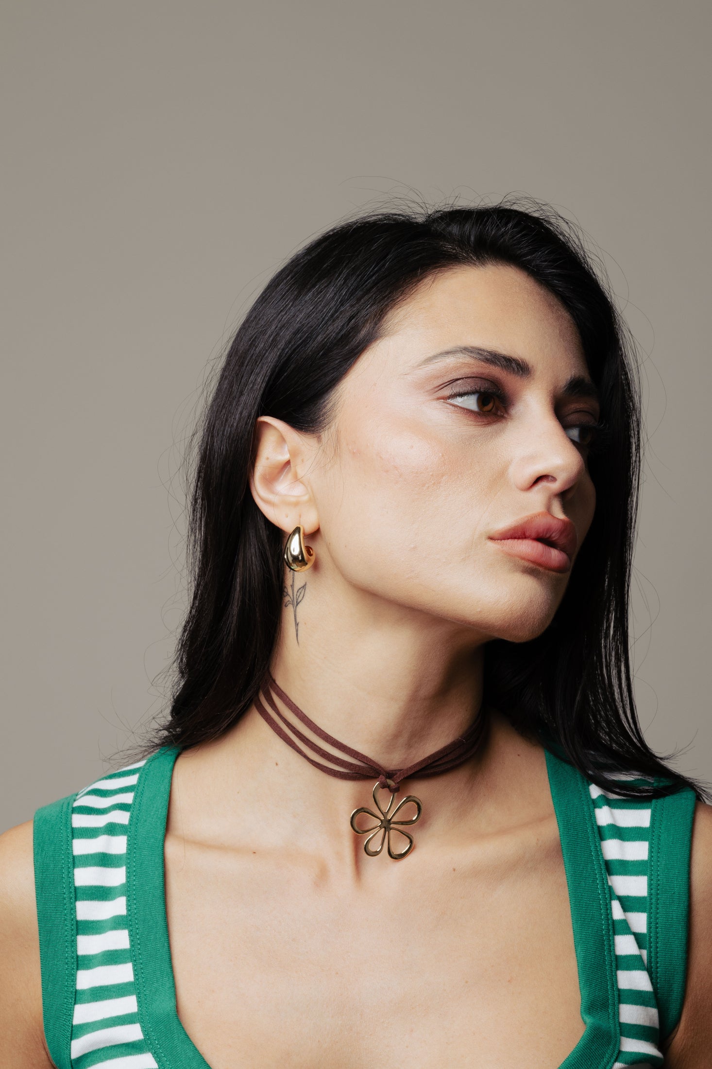 Choker con ciondolo fiore|Colore:Oro marrone