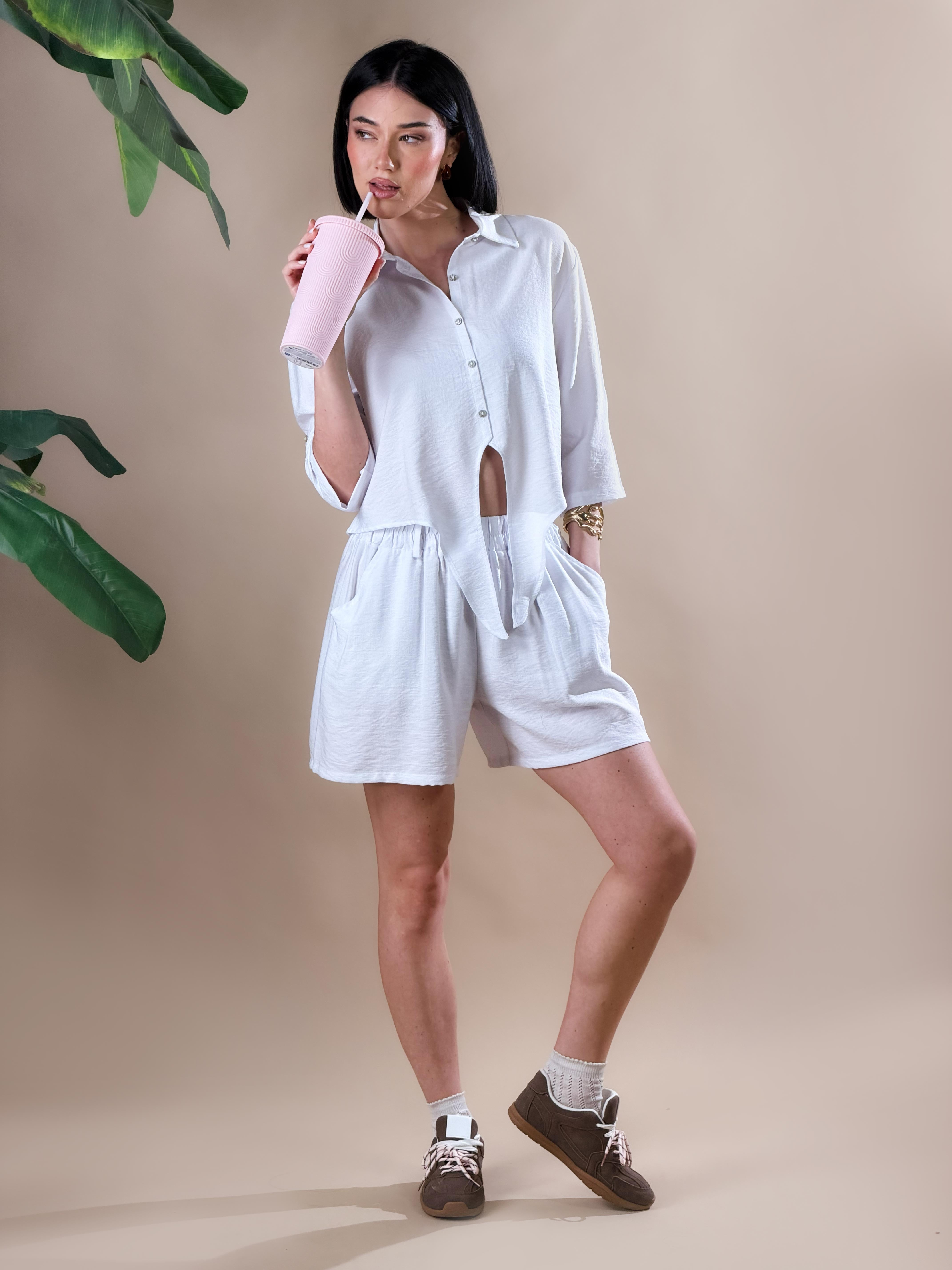 Camicia modello oversize corto, con nodo frontale |Colore:Bianco