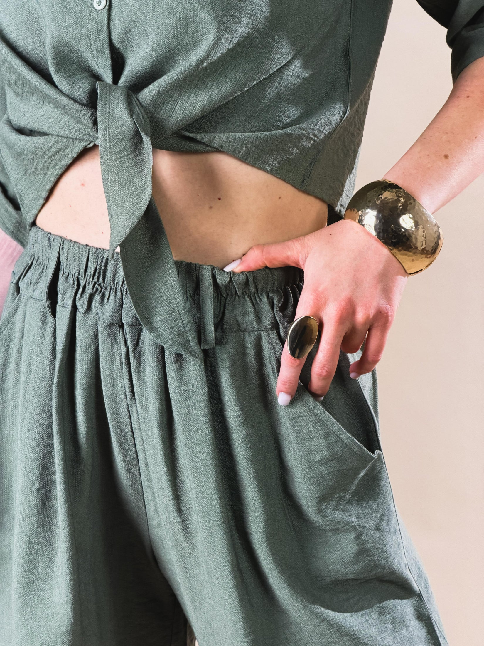 Pantaloncini corti con elastico|Colore:Verde militare