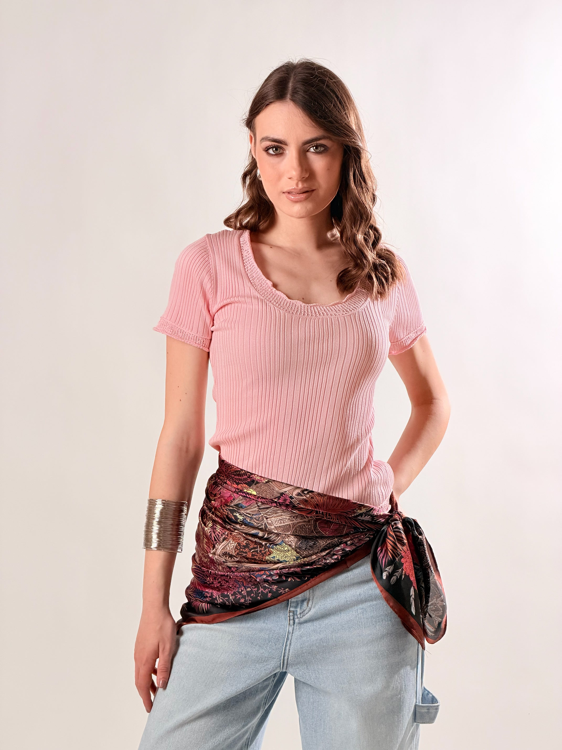 T- Shirt scollo ampio con bordo Smerlato|Colore:Rosa