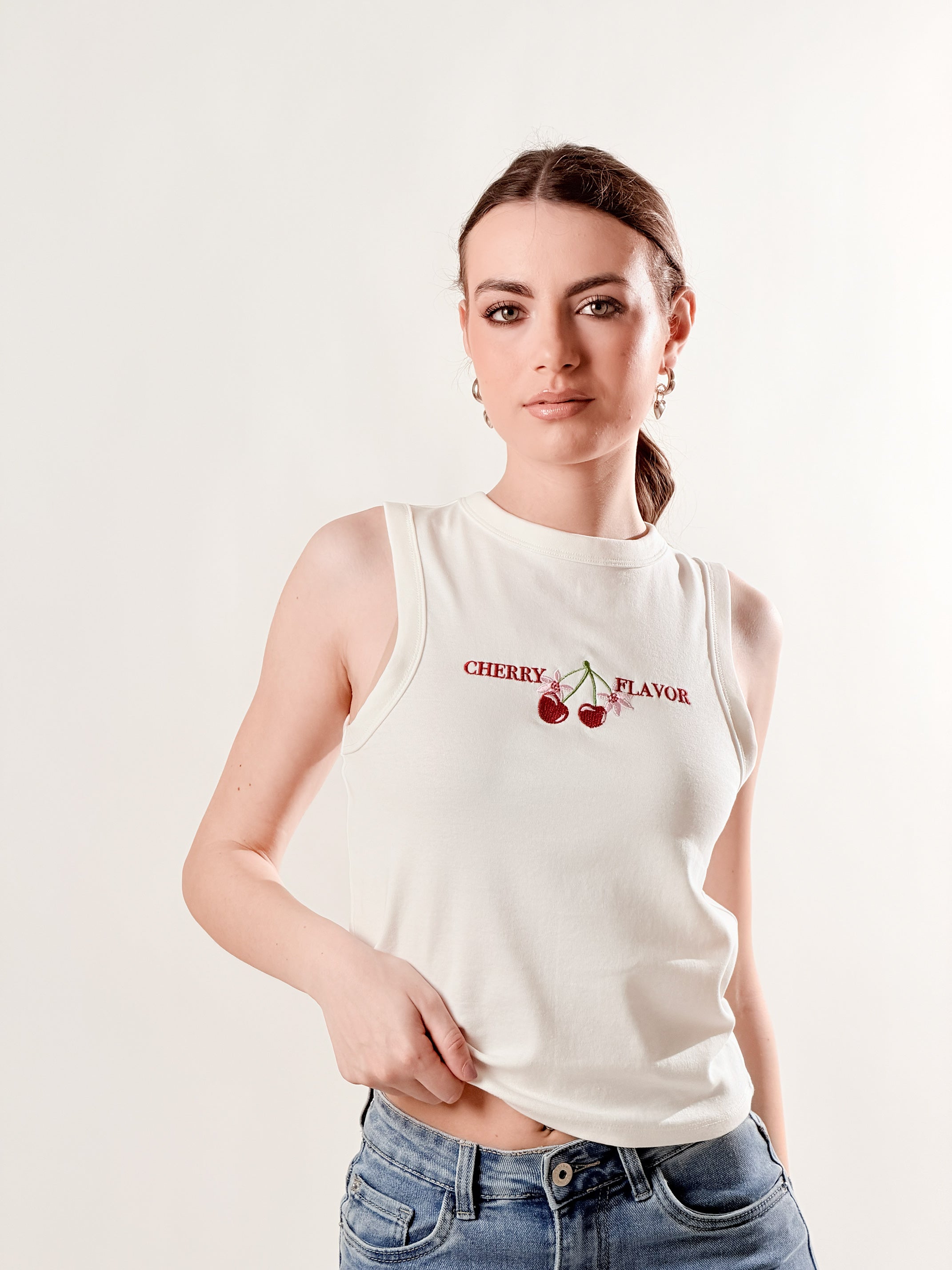 Top con ricamo Ciliegie|Colore:Bianco latte
