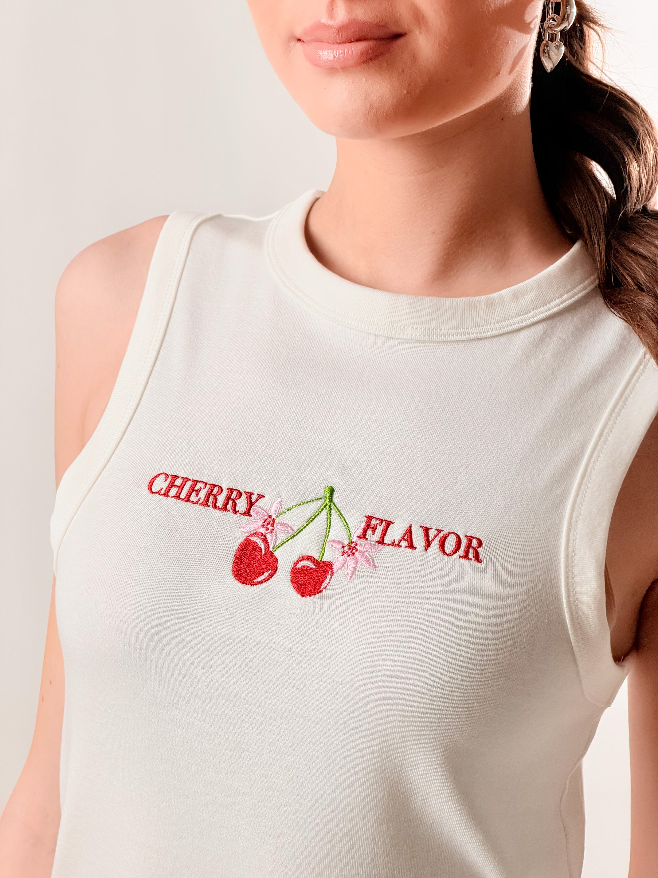 Top con ricamo Ciliegie|Colore:Bianco latte