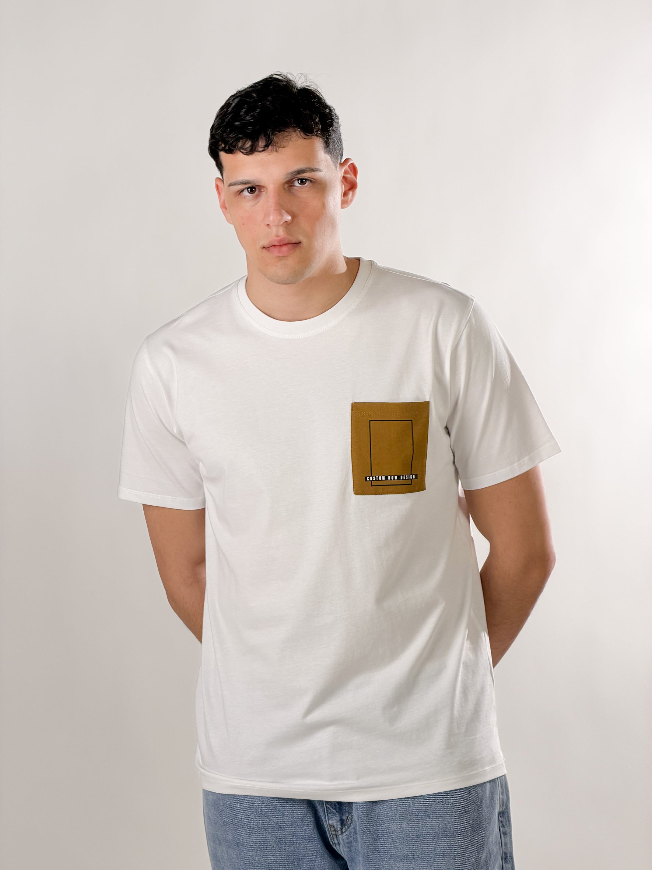 T-Shirt  base fit con taschino applicato|Colore:Bianco