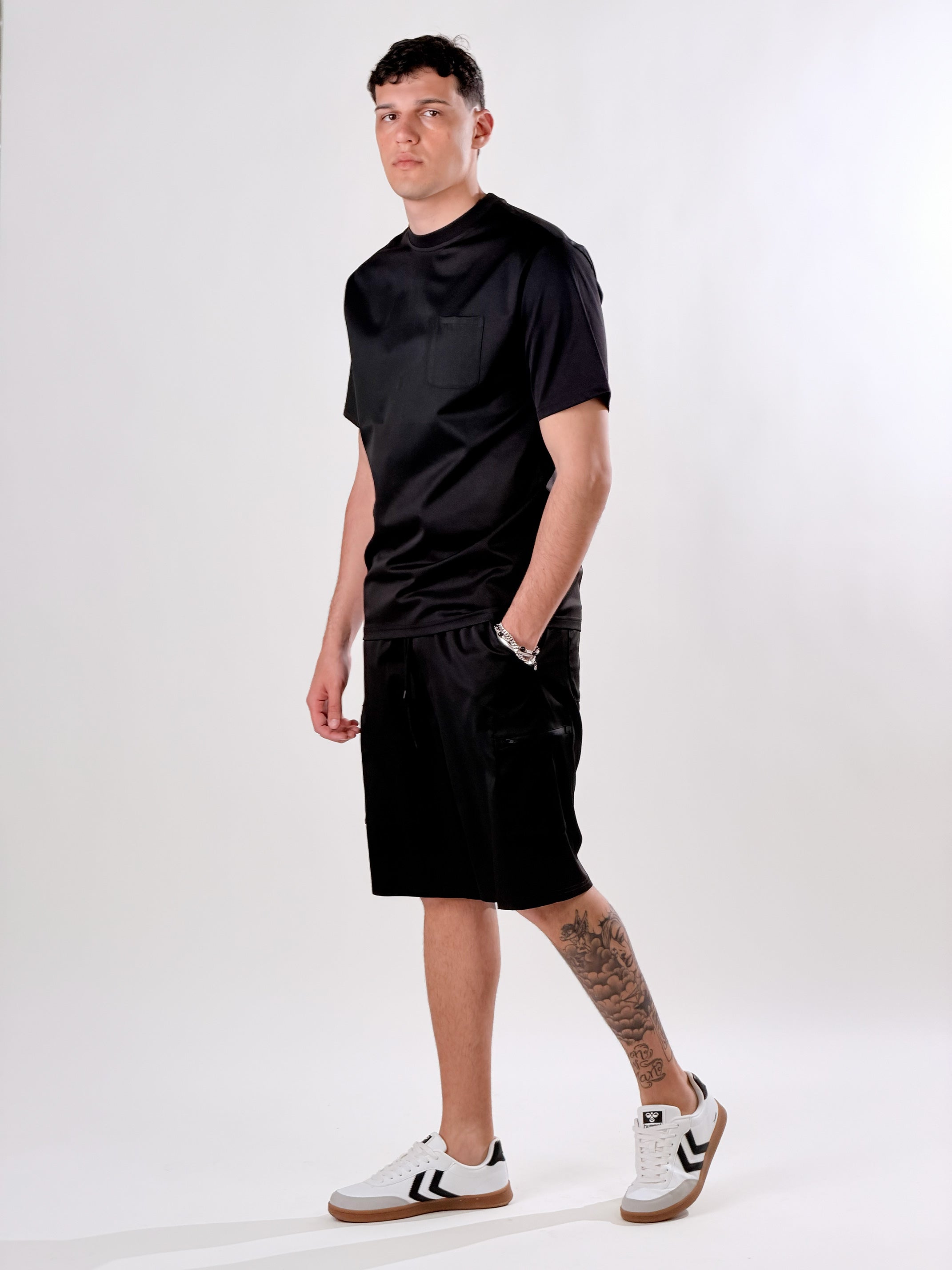 T-Shirt con taschino tessuto semilucido|Colore:Nero