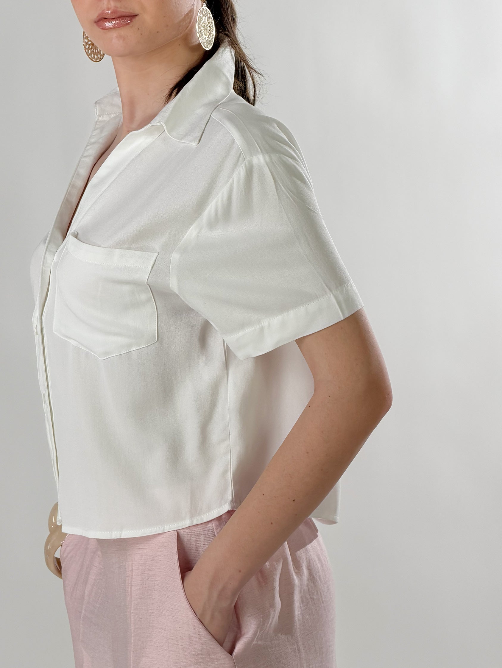 Camicia crop mono taschino|Colore:Bianco latte