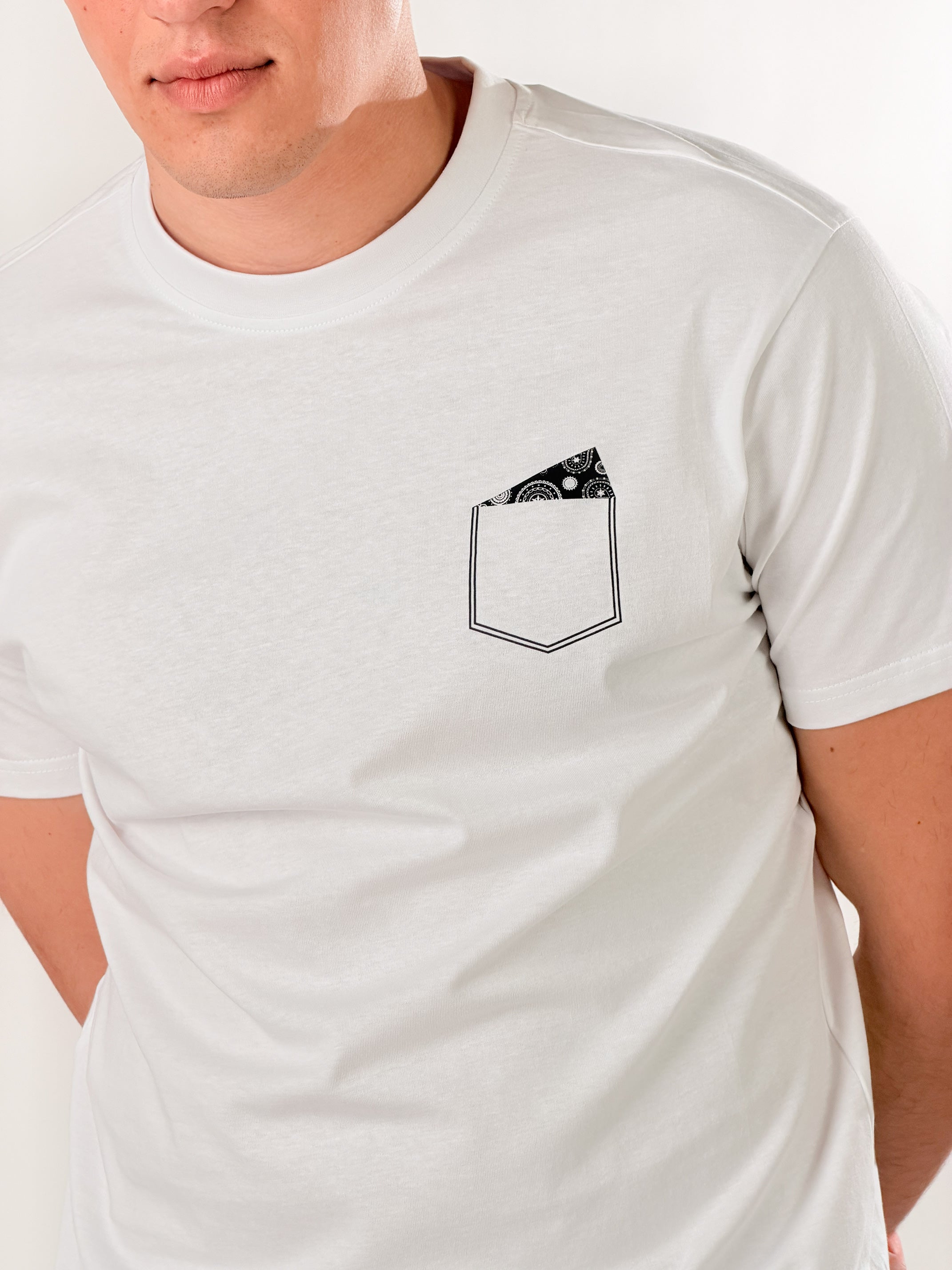 T-Shirt taschino paisley|Colore:Bianco/nero