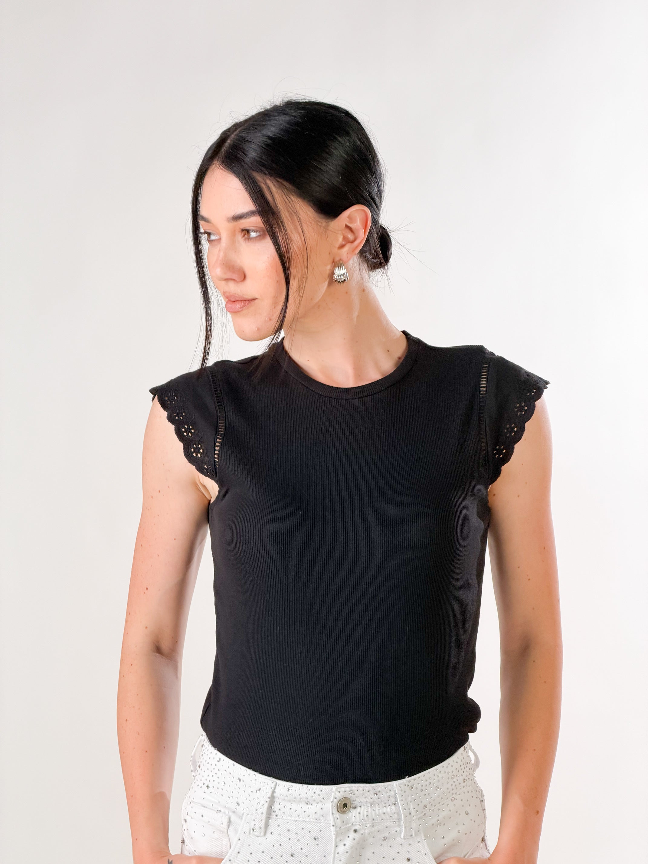 T-Shirt manica aletta in pizzo san gallo|Colore:Nero