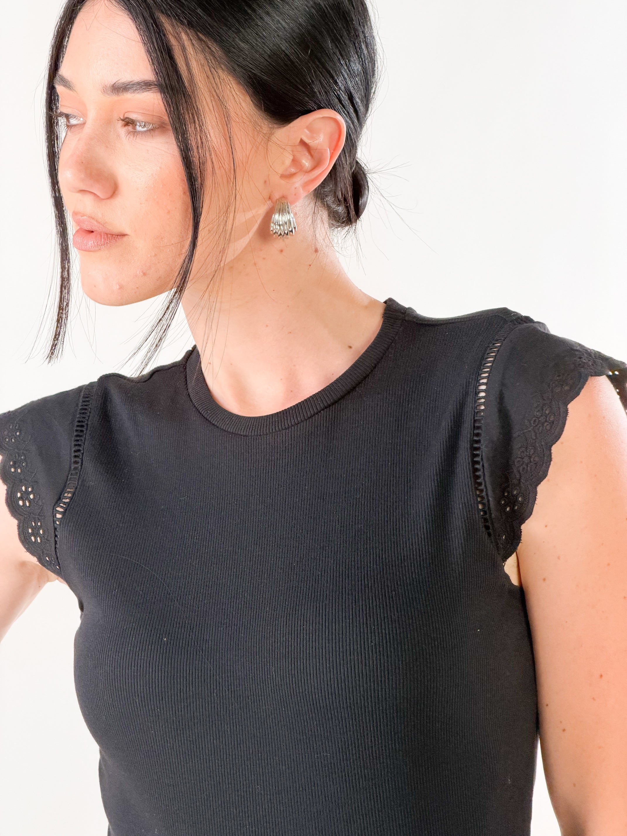 T-Shirt manica aletta in pizzo san gallo|Colore:Nero