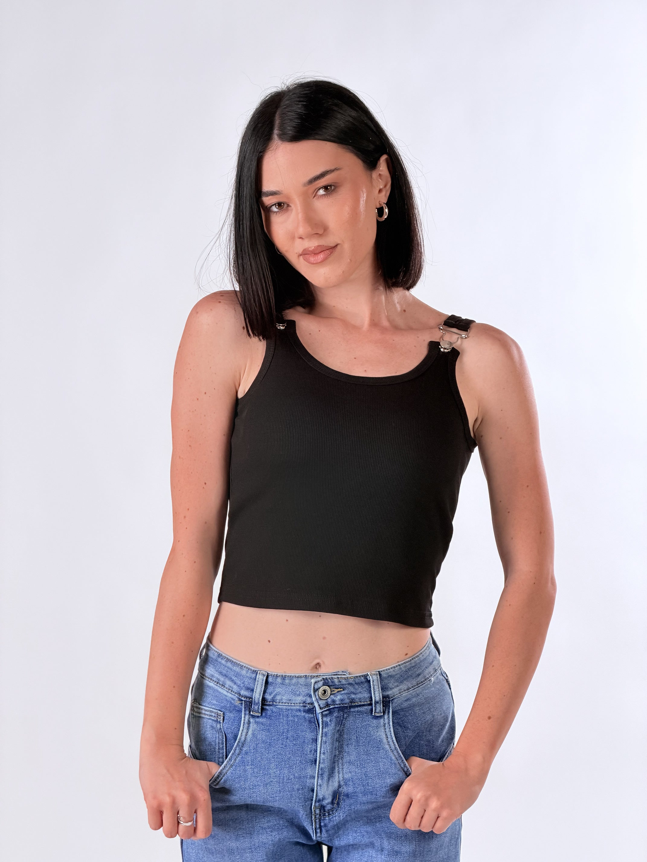 Top con fibbie|Colore:Nero