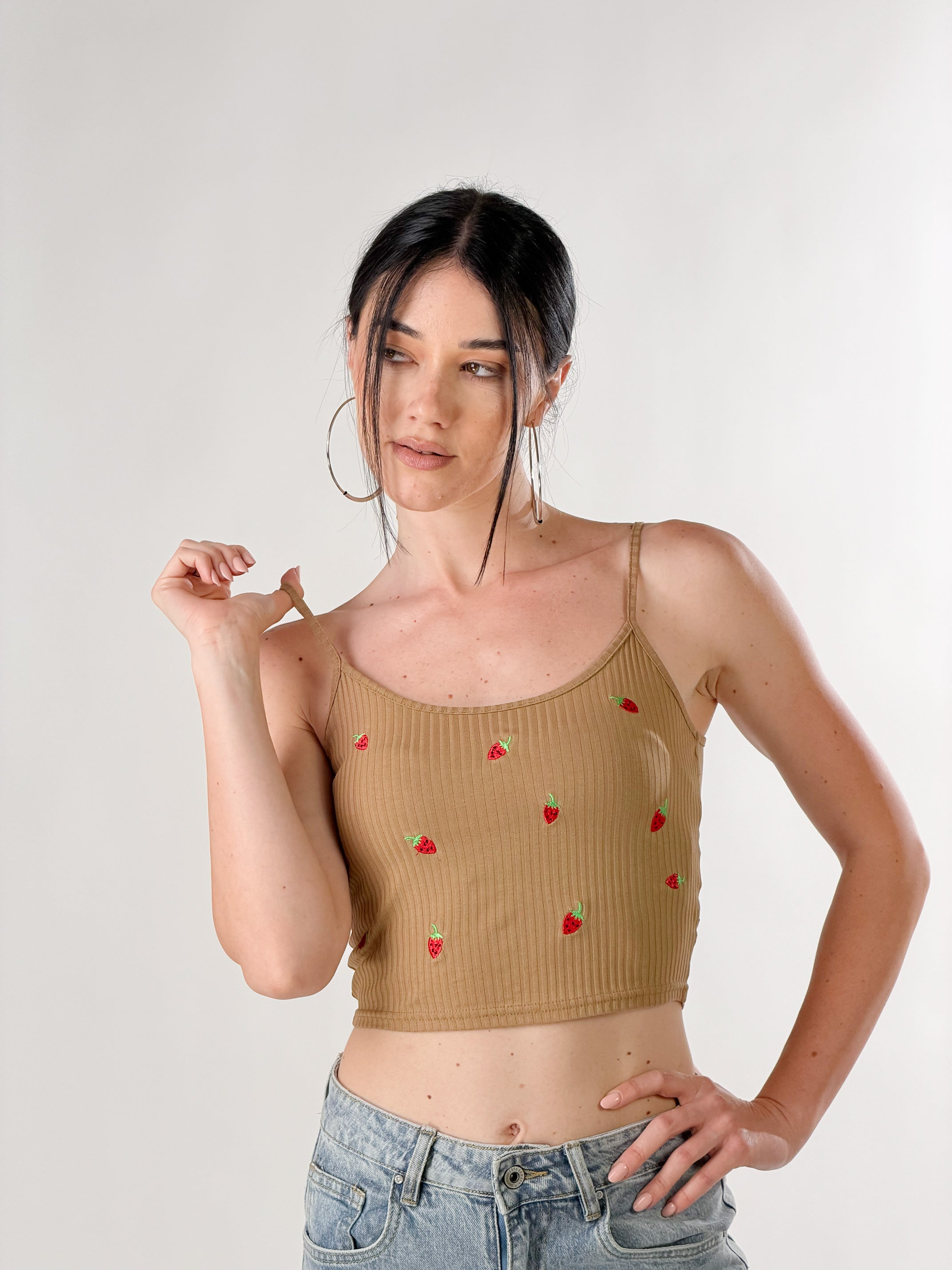 Top a costine con ricami fragole|Colore:Cammello