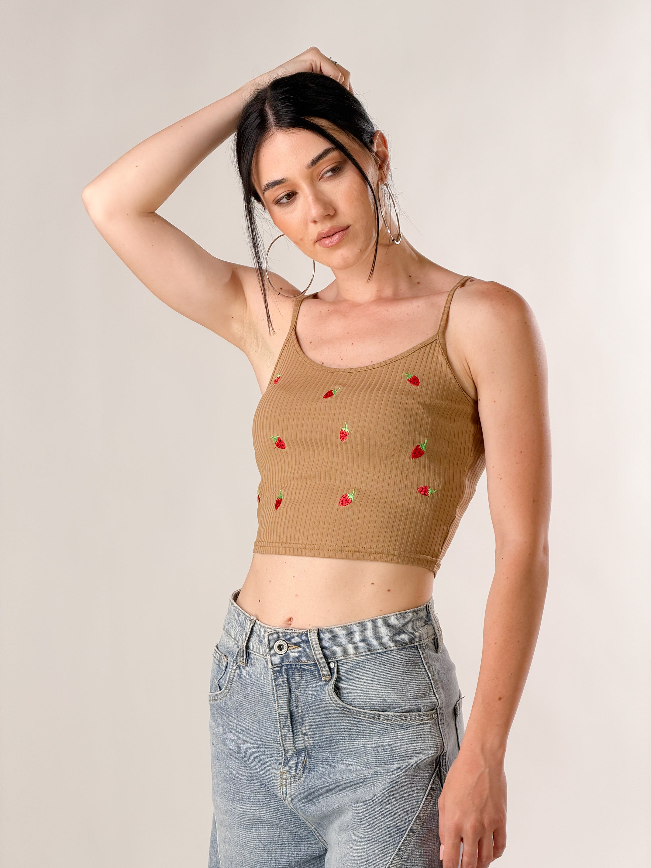 Top a costine con ricami fragole|Colore:Cammello