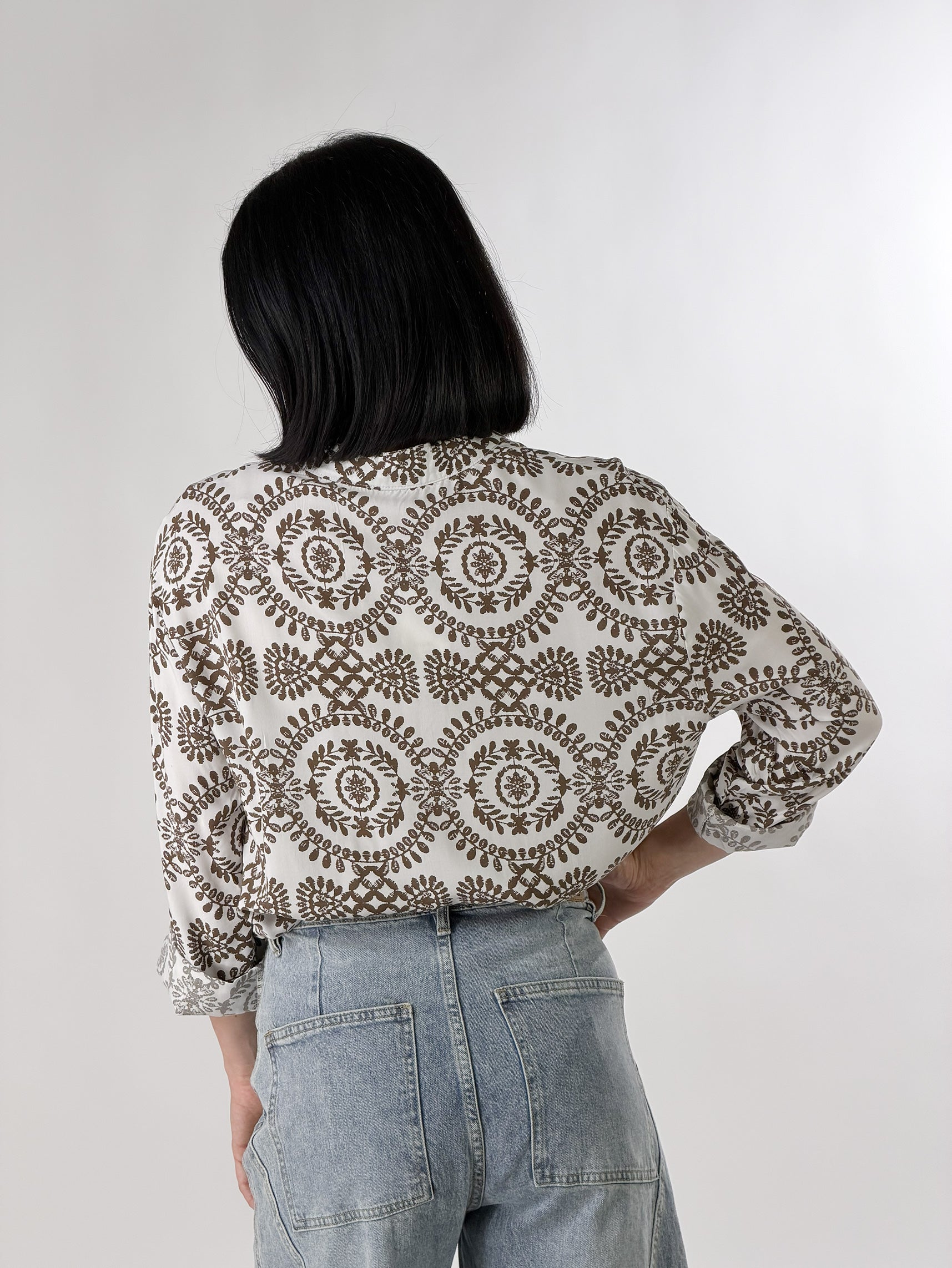 Camicia con stampa arabesca|Colore:Tabacco