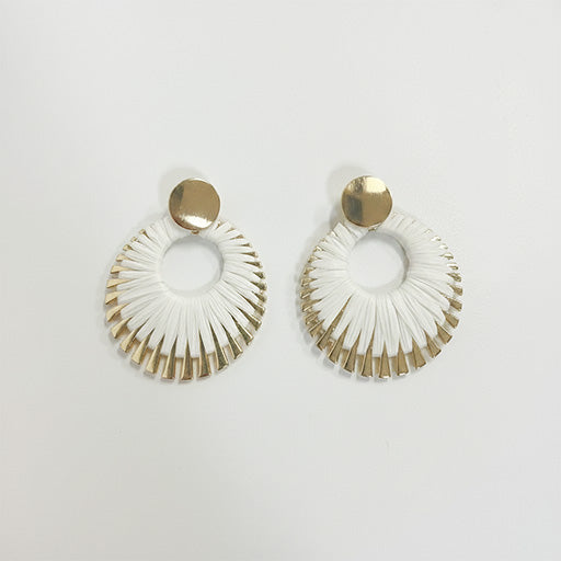 Orecchini Ovale con dettaglio effetto raffia|Colore:Oro/panna