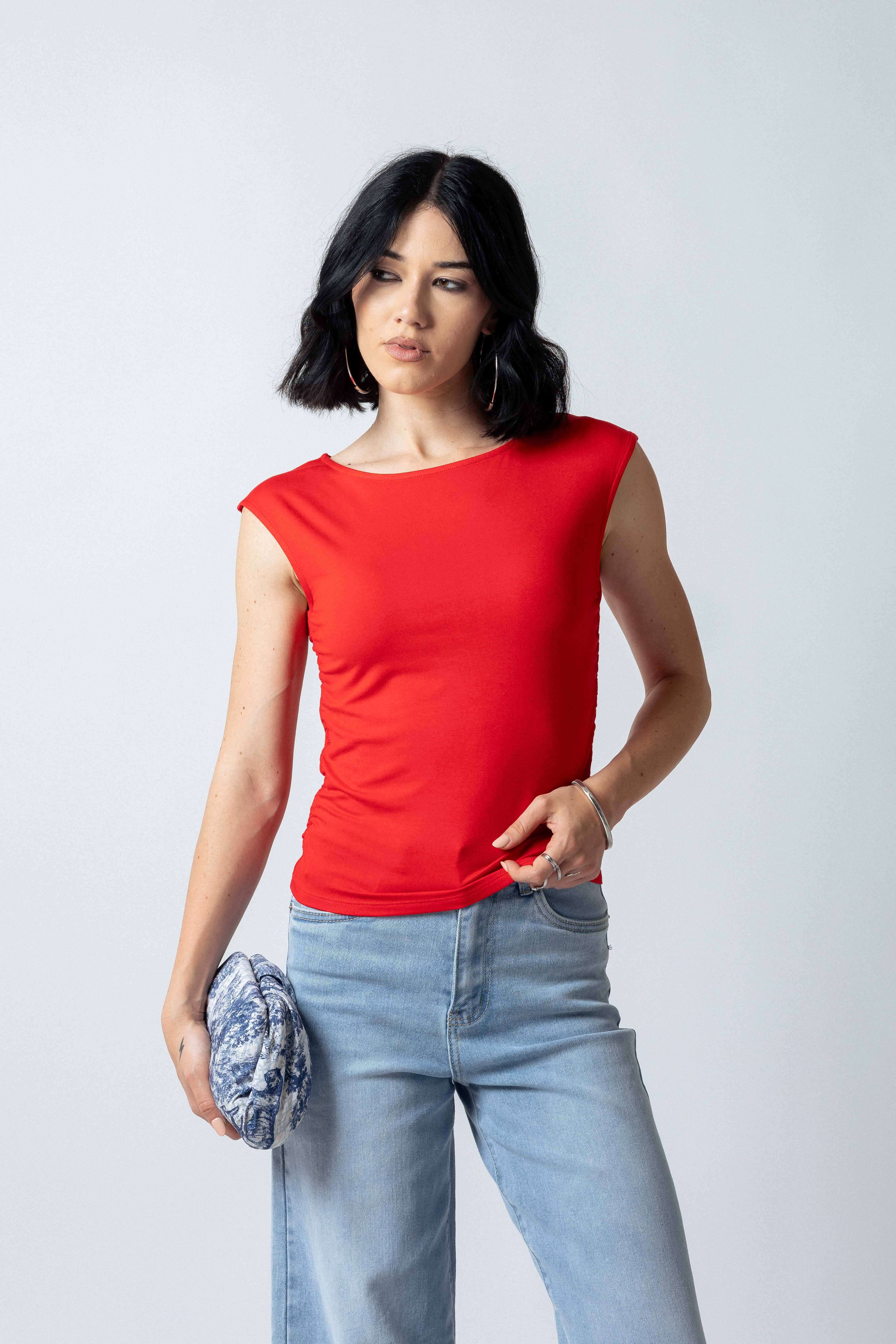 Maglia scollo  barchetta con arriccio laterale|Colore:Rosso