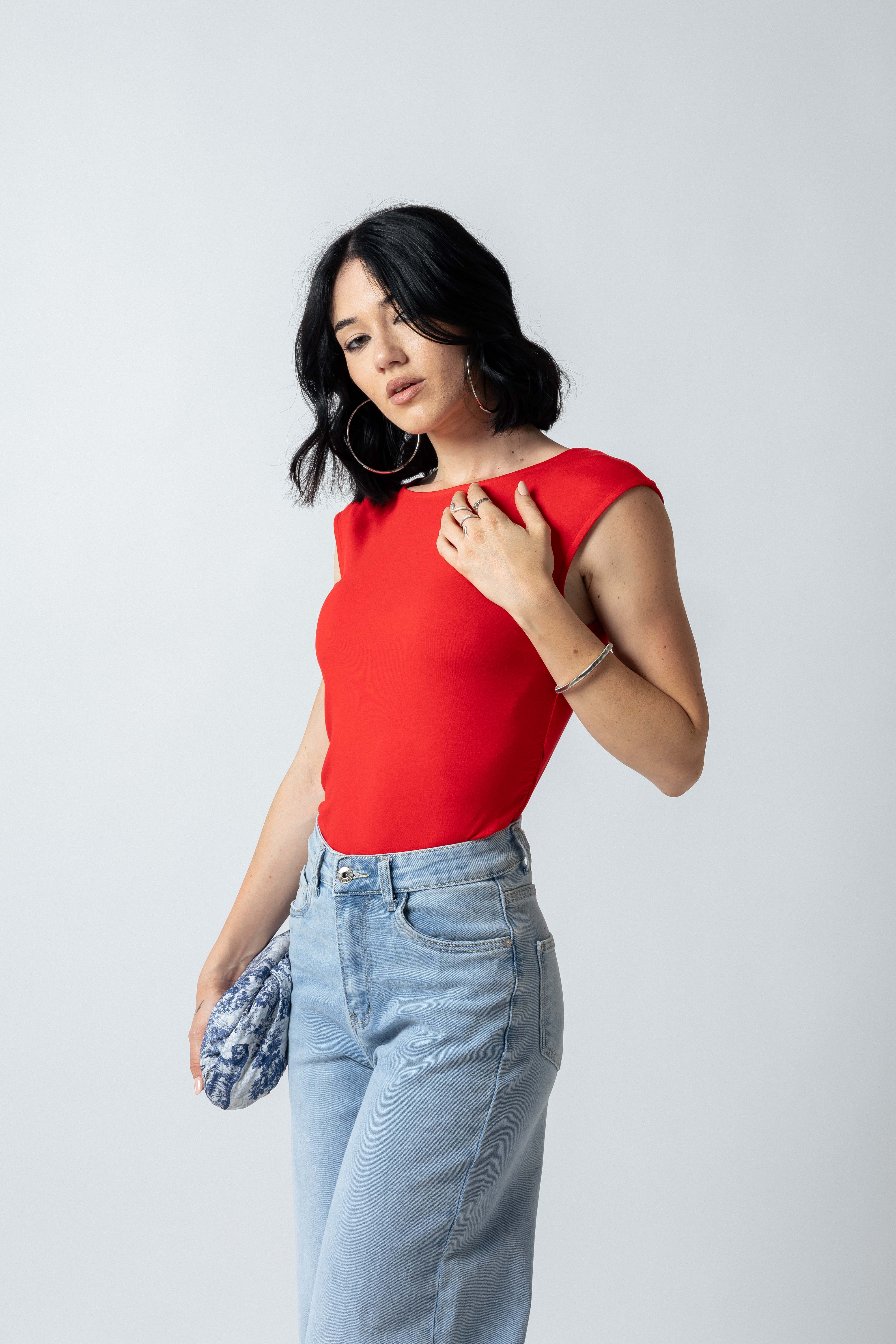 Maglia scollo  barchetta con arriccio laterale|Colore:Rosso