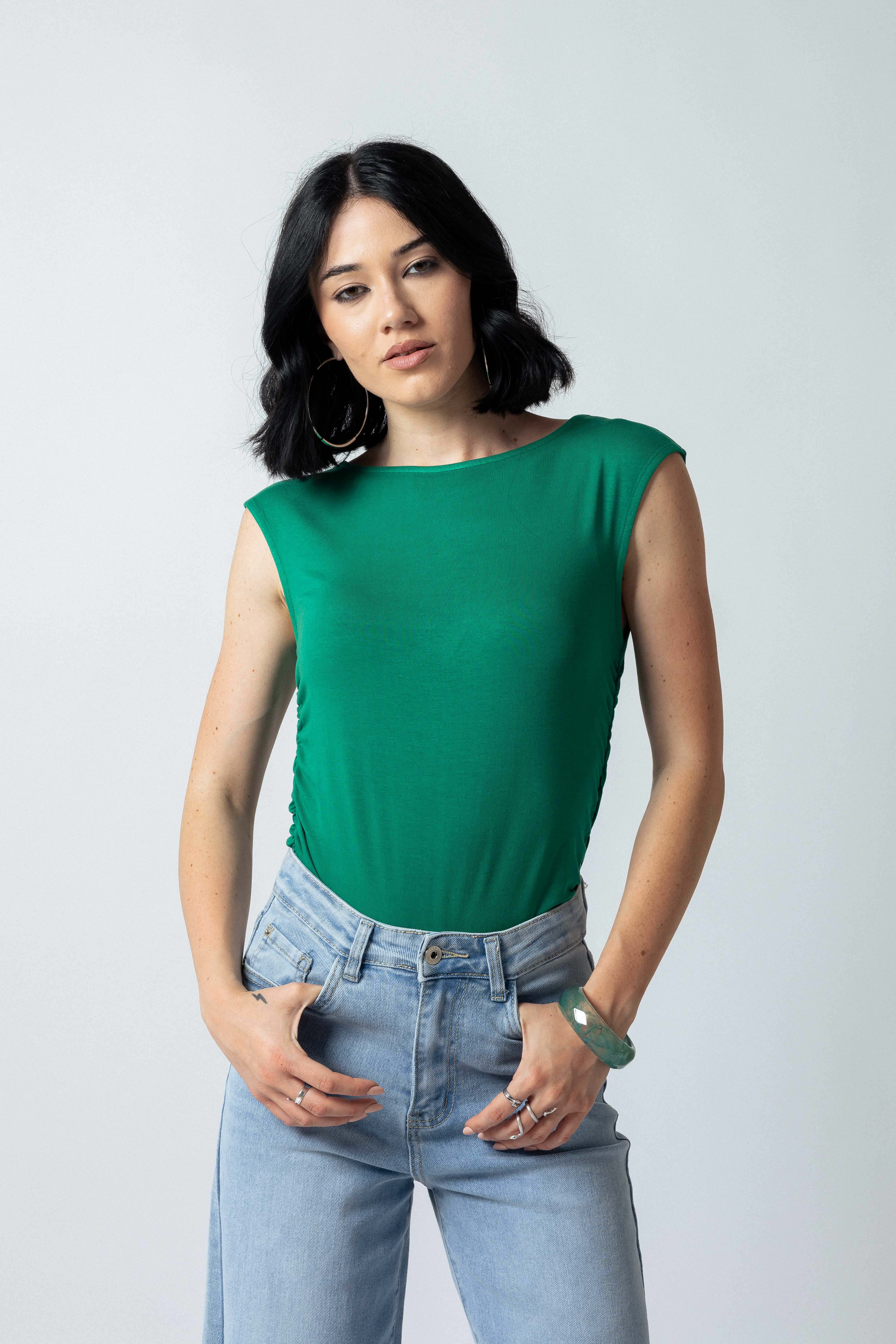 Maglia scollo  barchetta con arriccio laterale|Colore:Smeraldo
