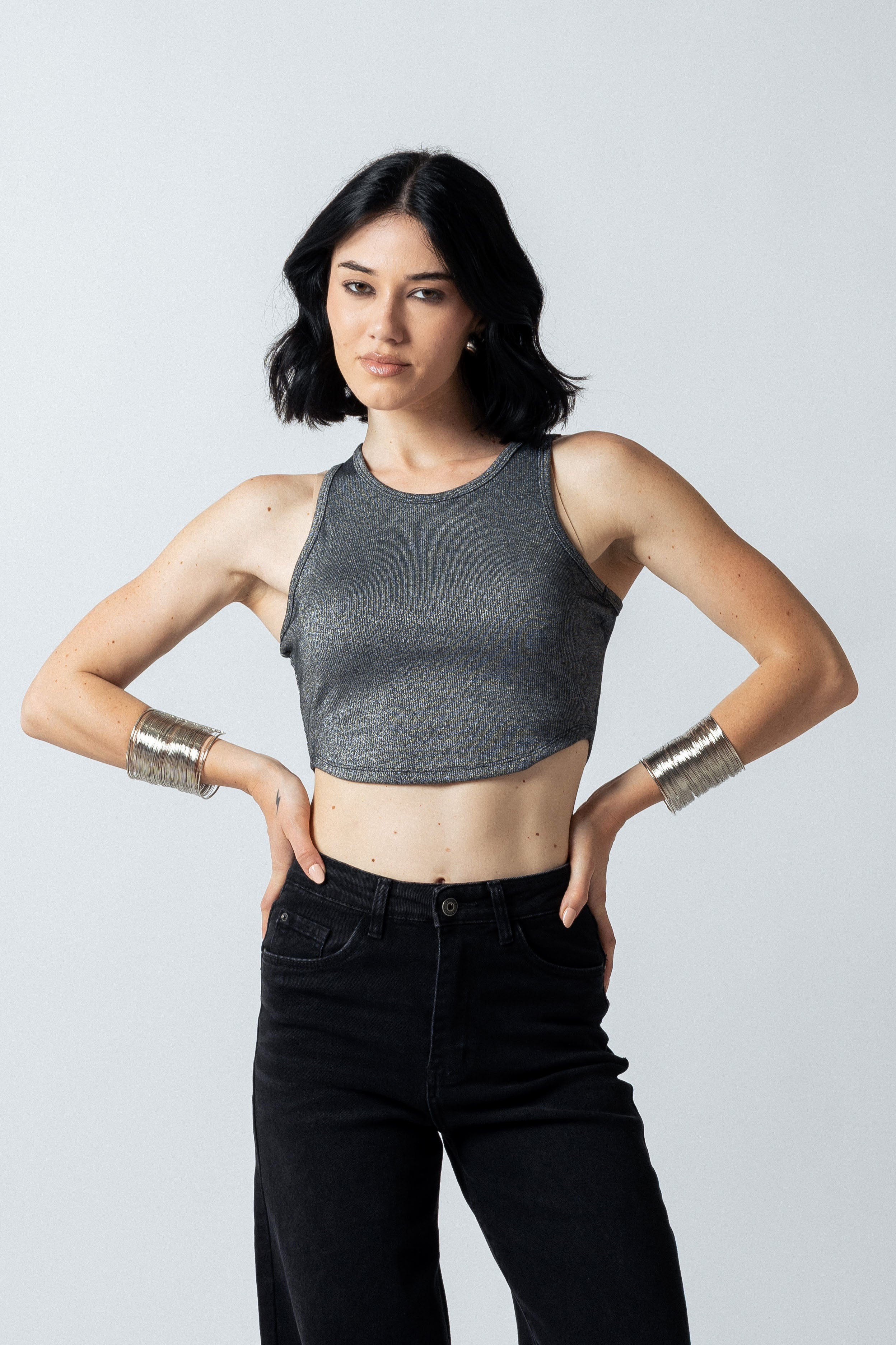 Top con orlo curvato|Colore:Nero
