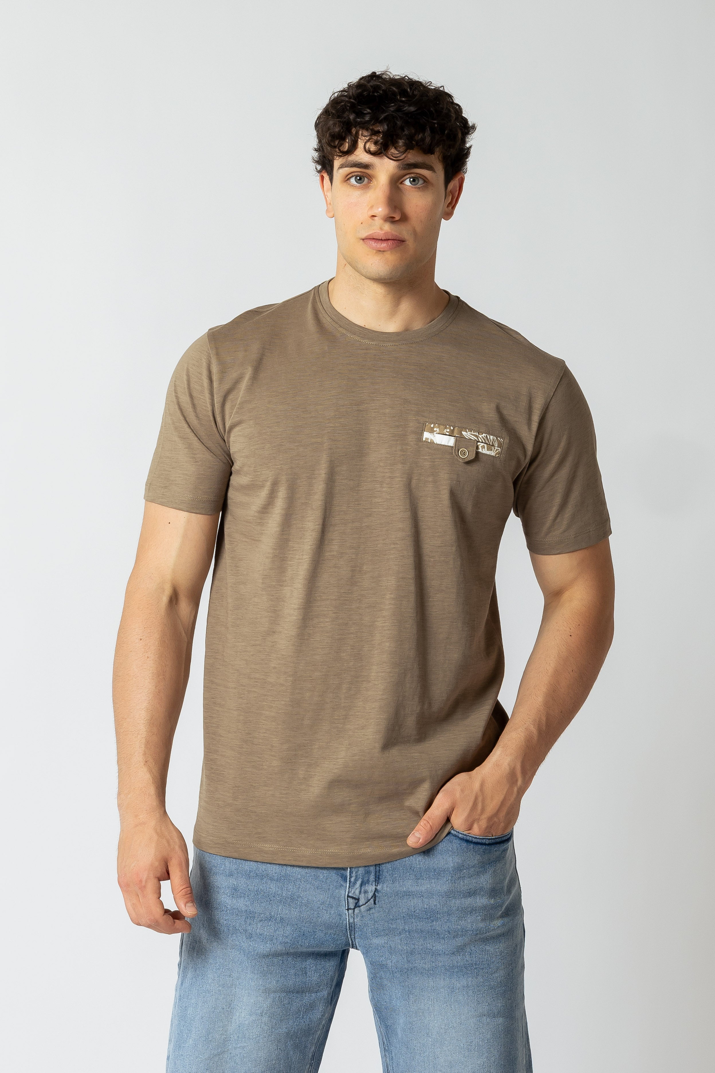 T- Shirt girocollo con taschino|Colore:Fango
