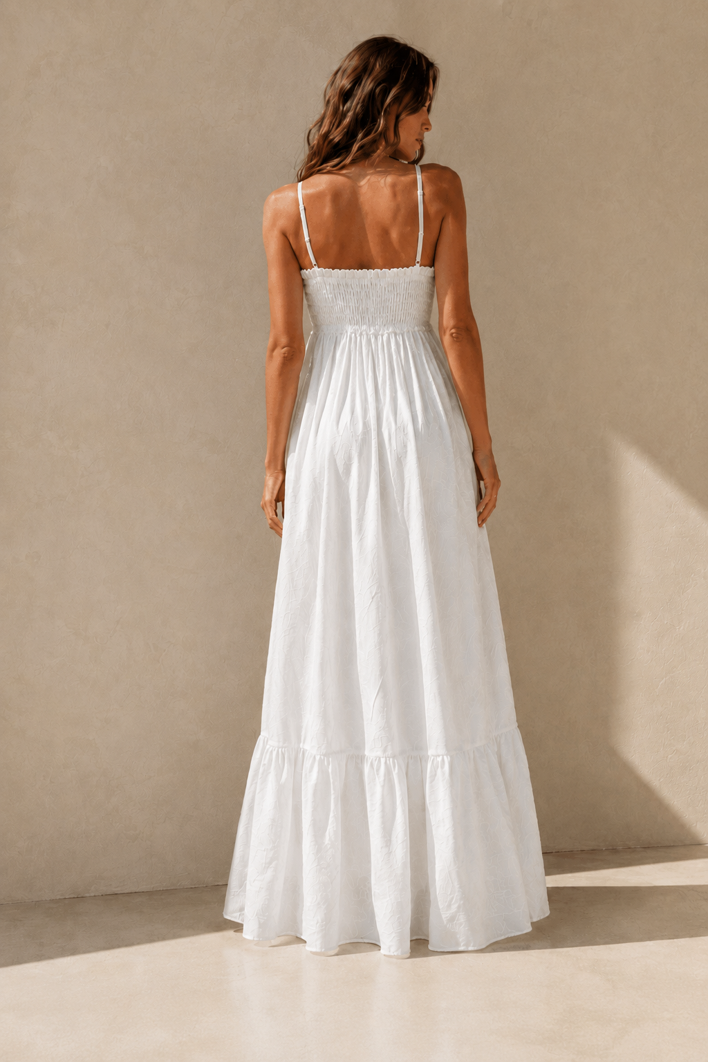 Abito con ricami a rilievo|Colore:Bianco