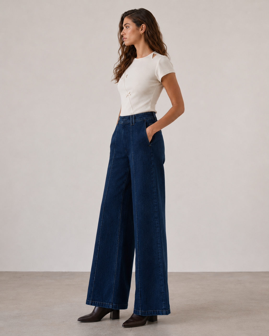 T-Shirt con fiocchi applicati diagonalmente|Colore:Latte