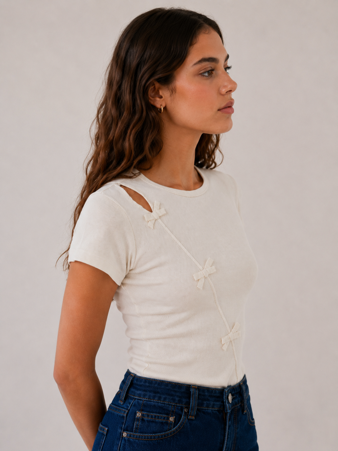 T-Shirt con fiocchi applicati diagonalmente|Colore:Latte