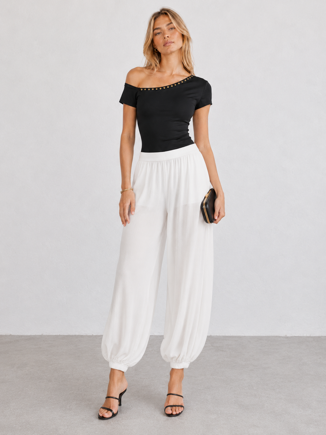 Top asimmetrico off-shoulder|Colore:Nero