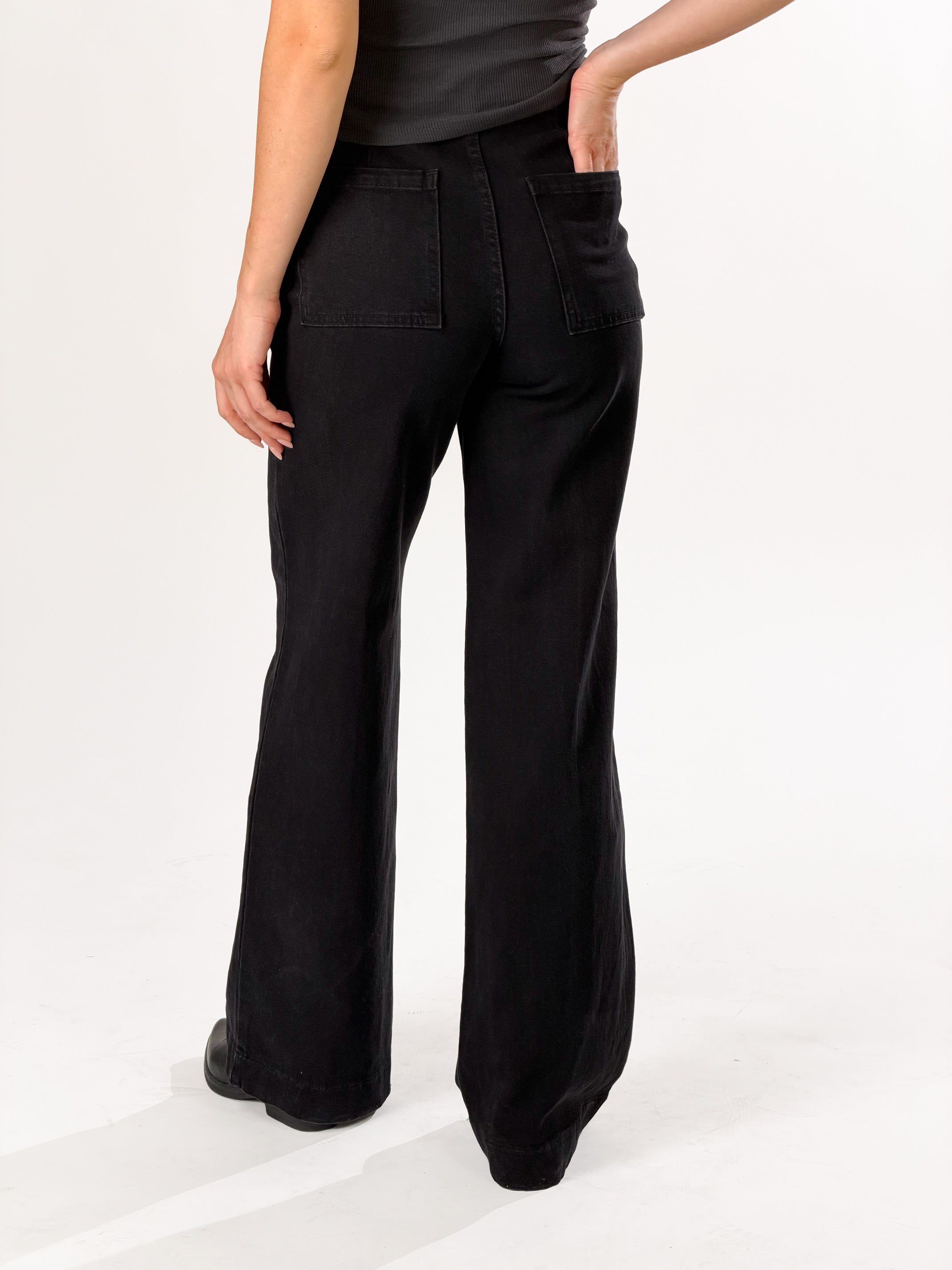 Jeans vita alta con cucitura centrale|Colore:Nero