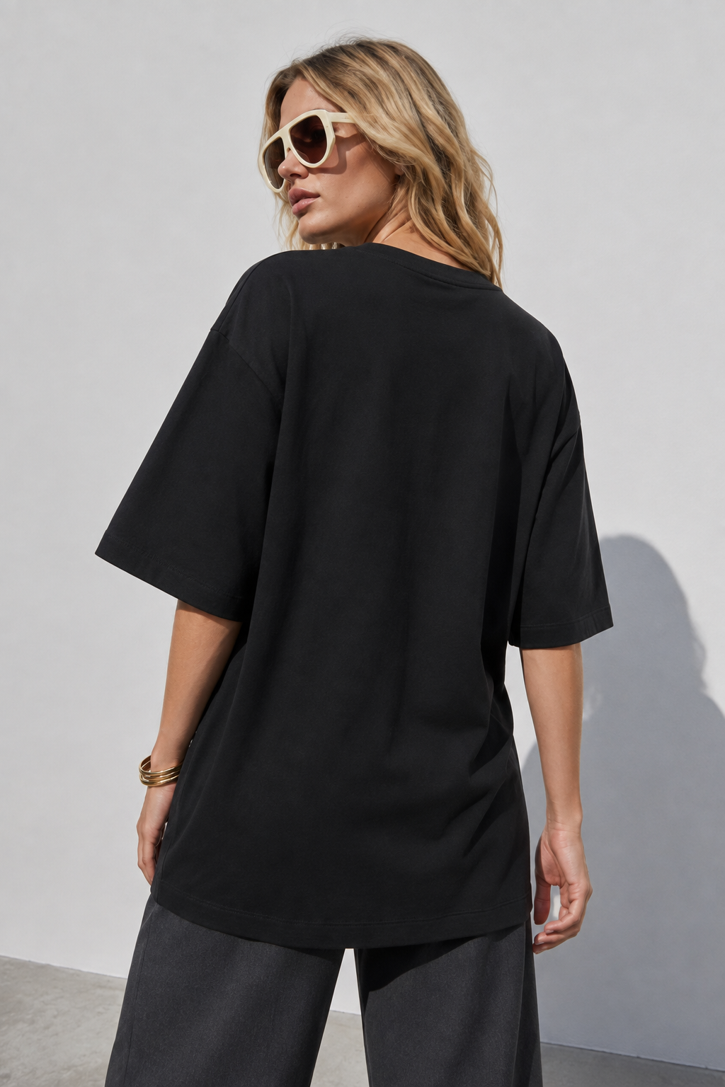 T-Shirt oversize con accessorio |Colore:Nero/oro
