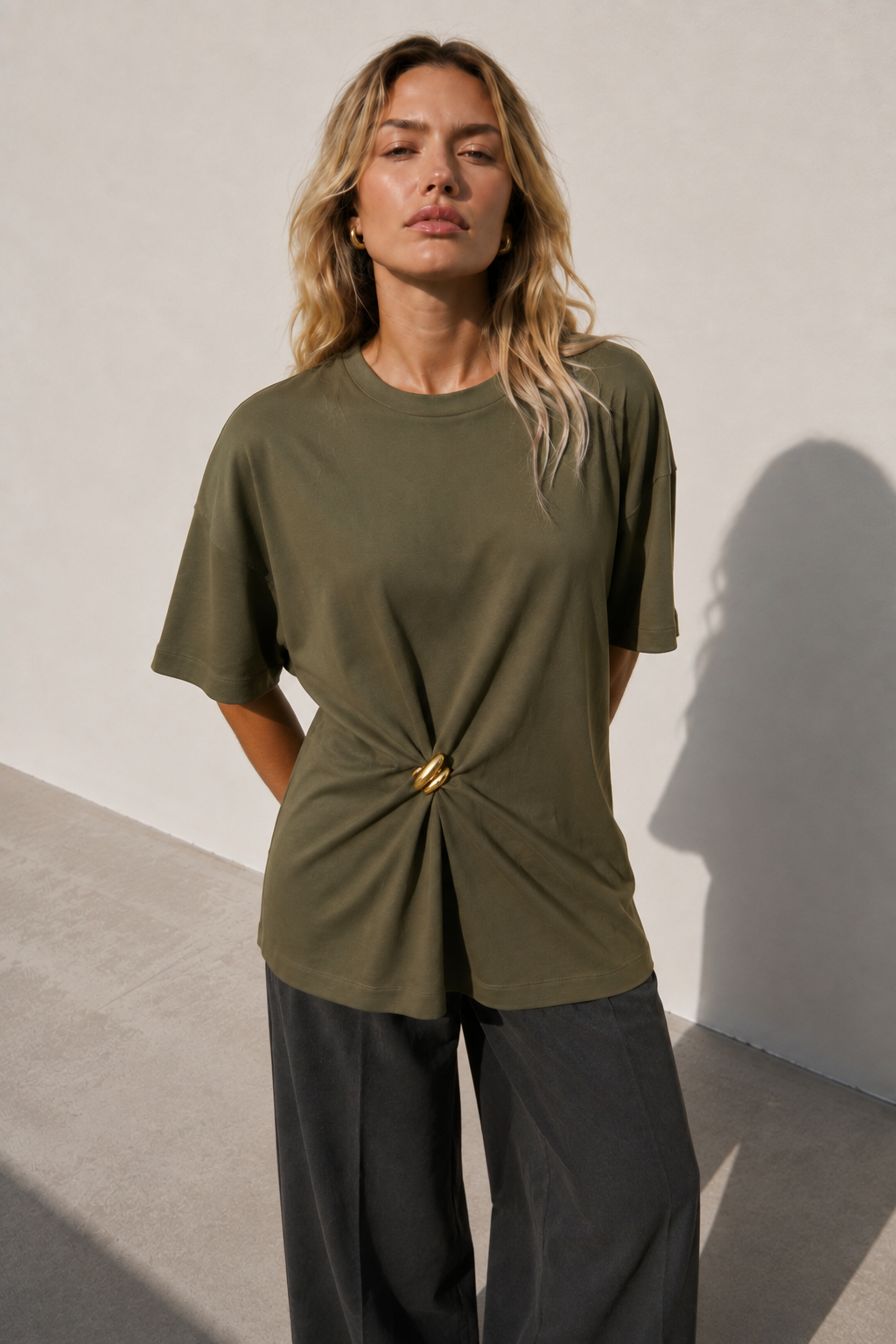 T-Shirt oversize con accessorio |Colore:Oliva/silver