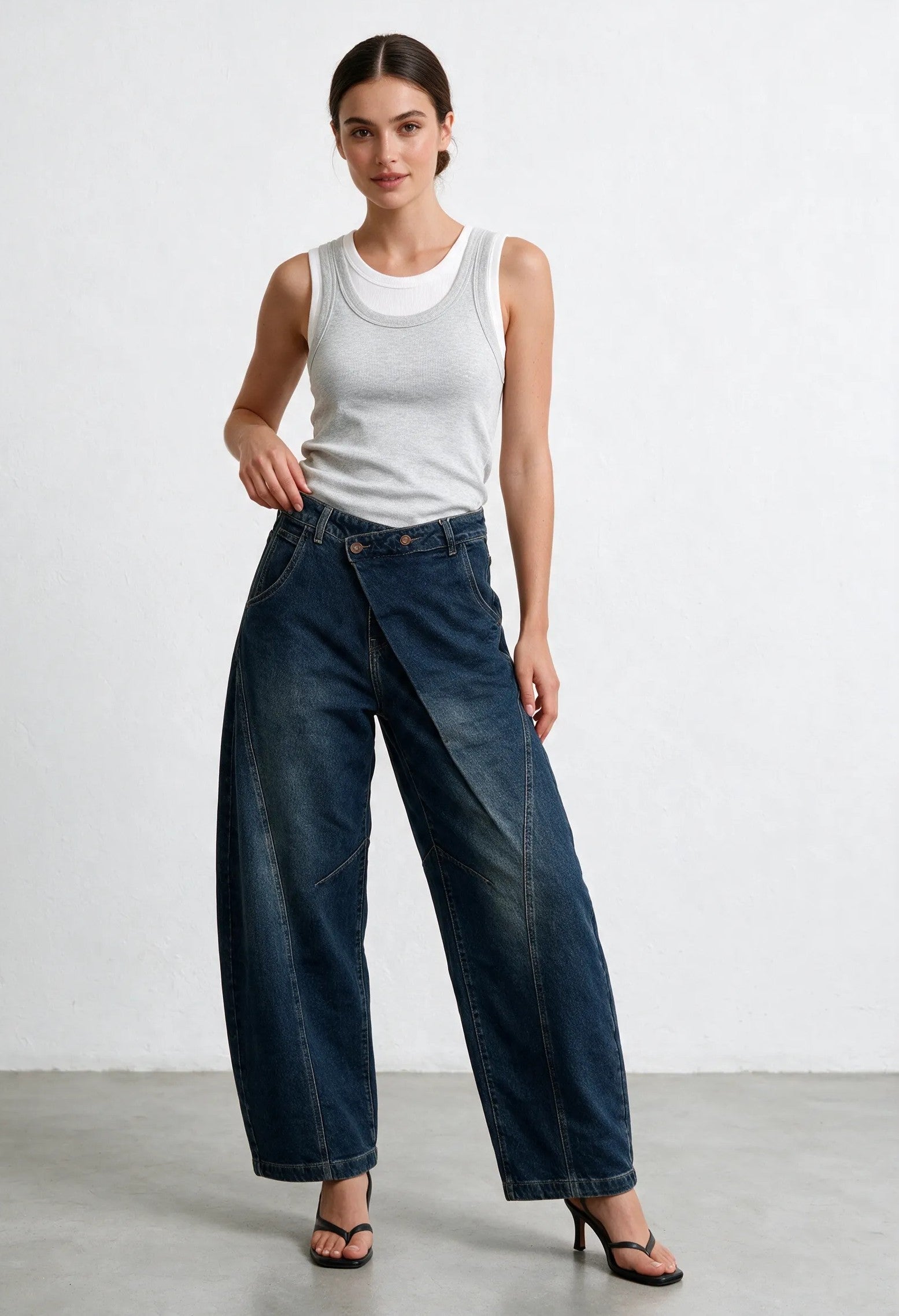 eans Barrel con Chiusura Asimmetrica|Colore:Jeans scuro