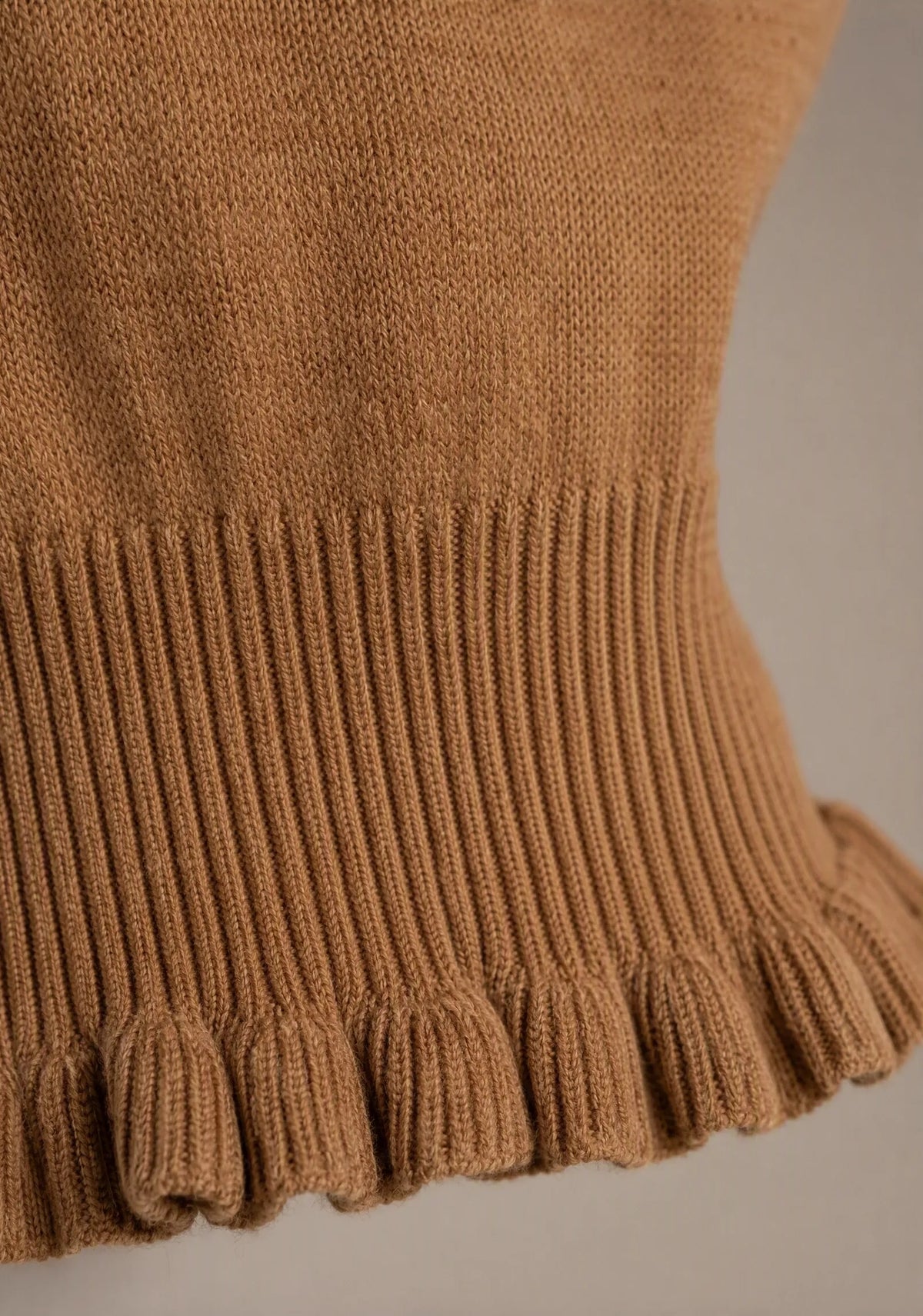 Cardigan con orlo arricciato|Colore:Cammello