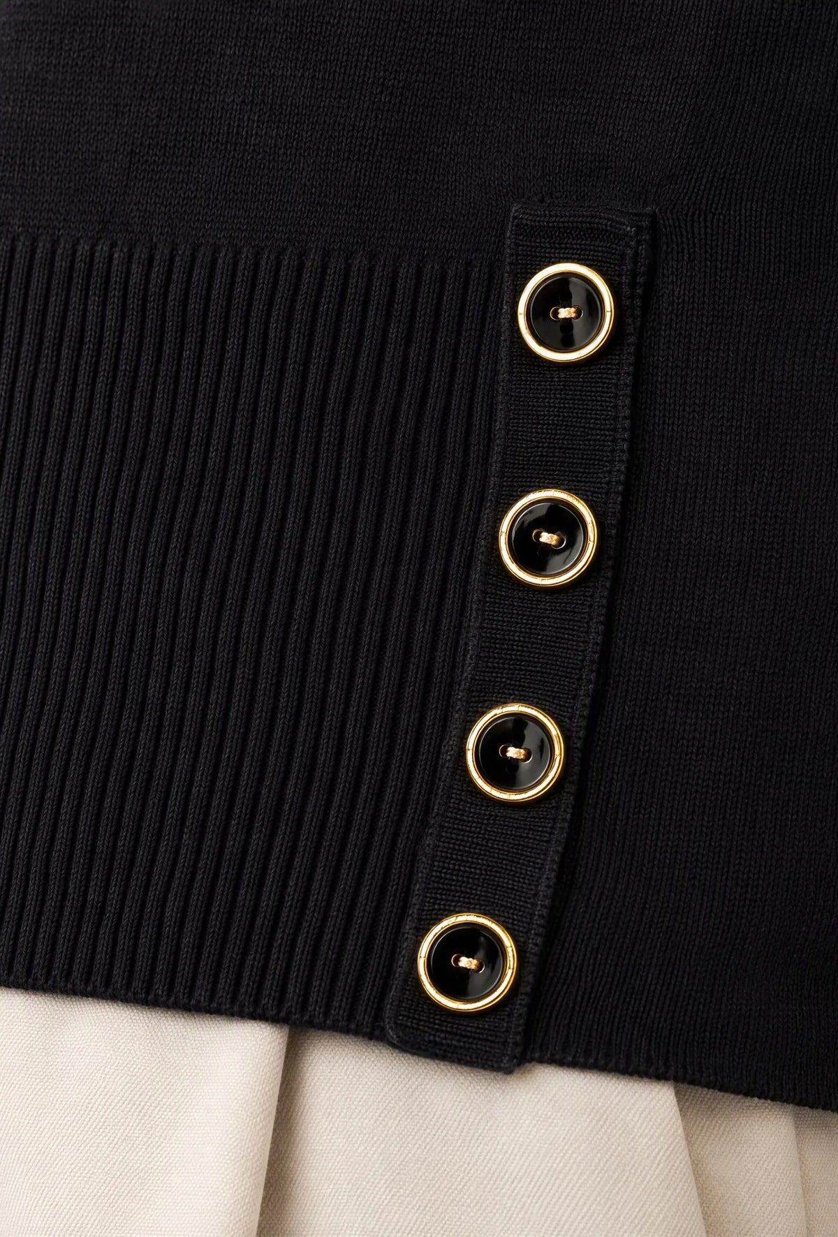 Maglia con bottoni sui fianchi|Colore:Nero