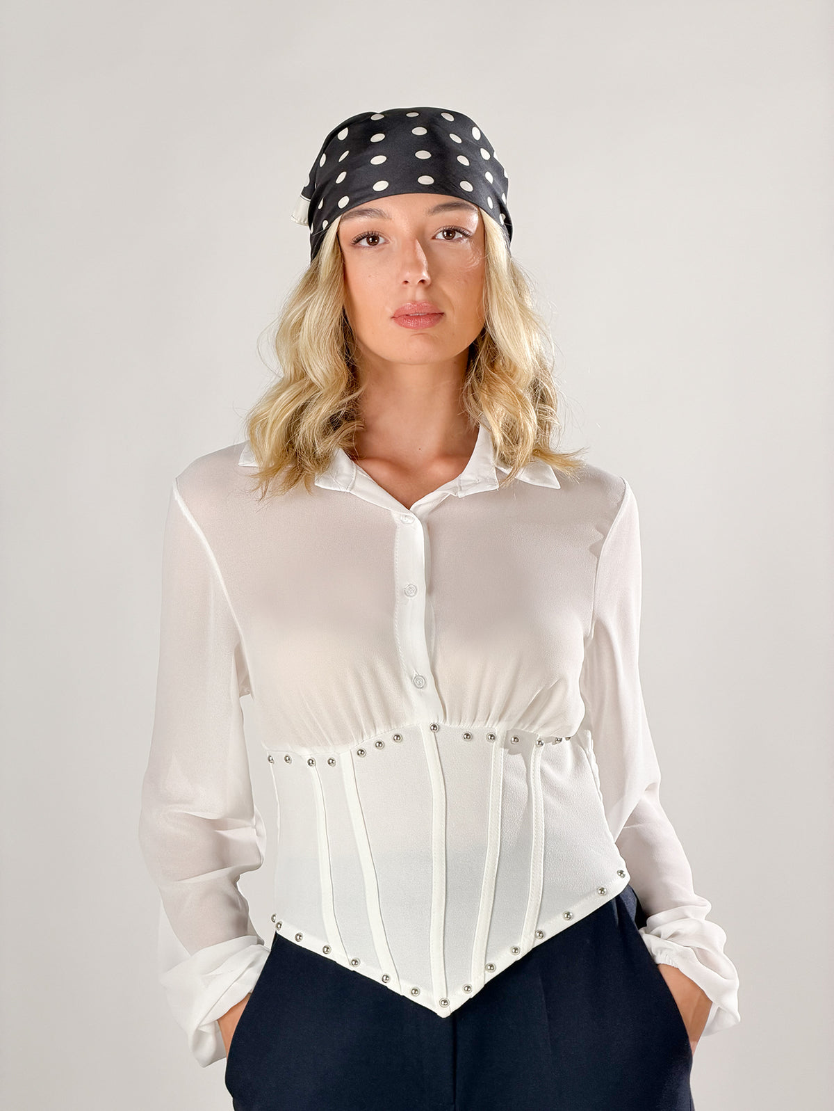 Camicia stile bustier con borchie|Colore:Bianco