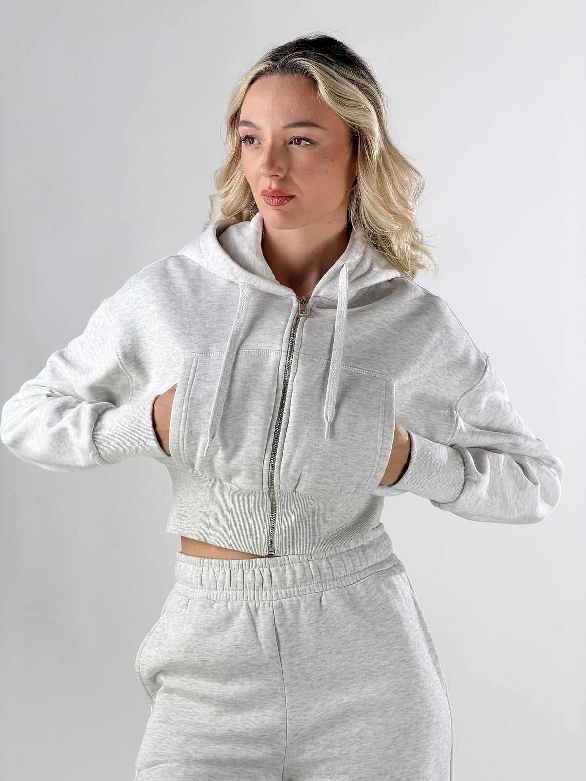 Felpa crop con cappuccio|Colore:Ash grey
