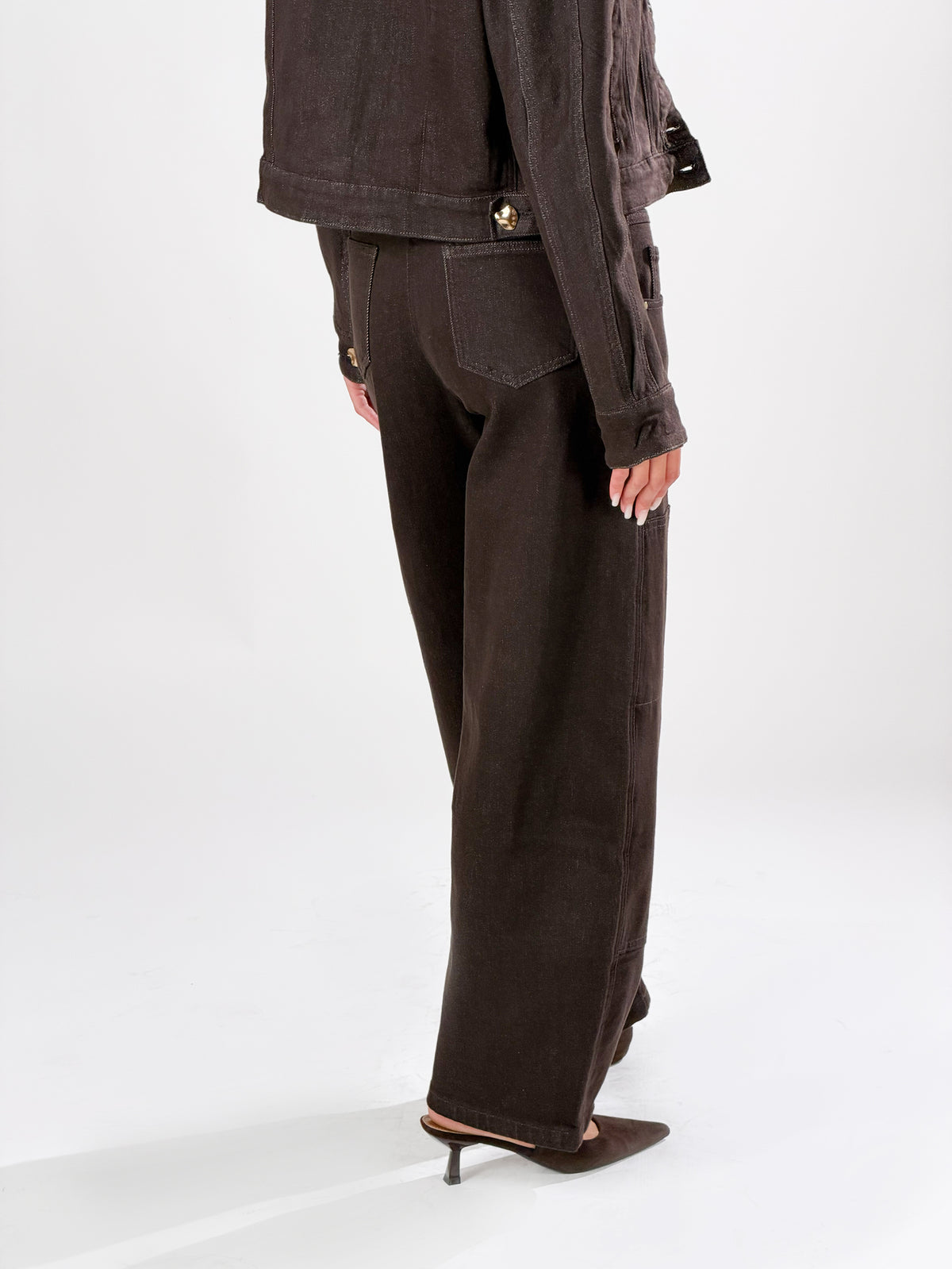 Jeans barrel con bottoni oro |Colore:Marrone