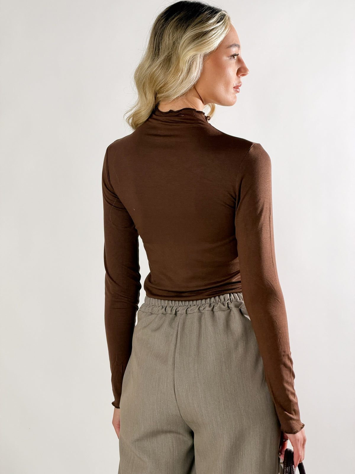 Maglia lupetto con collo ad orlo ondulato|Colore:Cioccolato