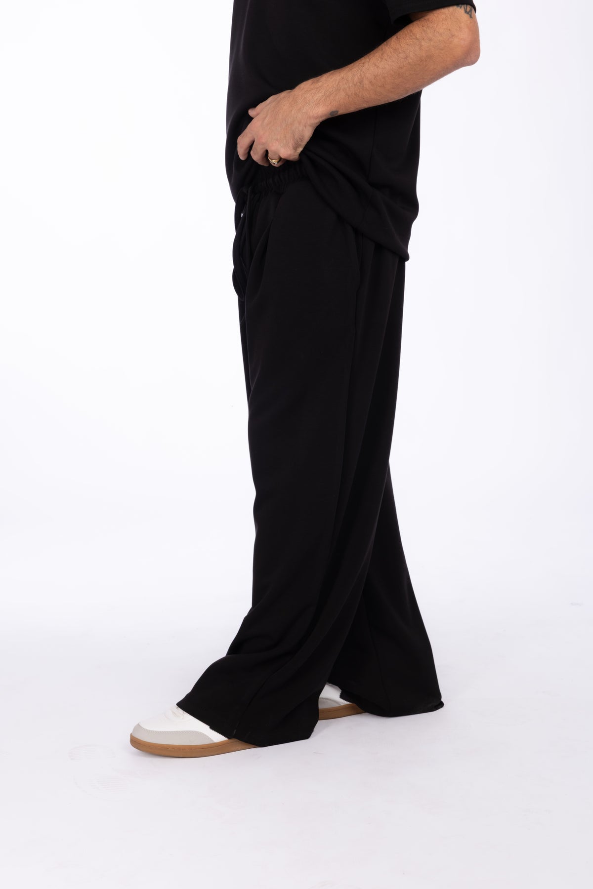 Pantalone baggy con elastico e pince|Colore:Nero
