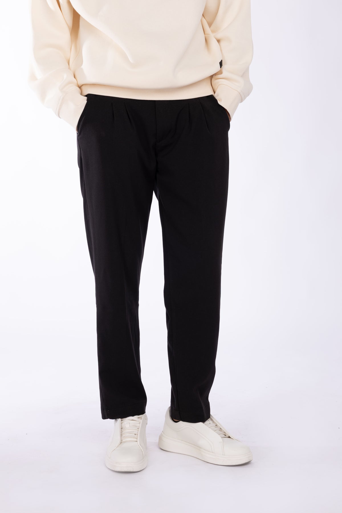 Pantalone con risvolto e pinces|Colore:Nero