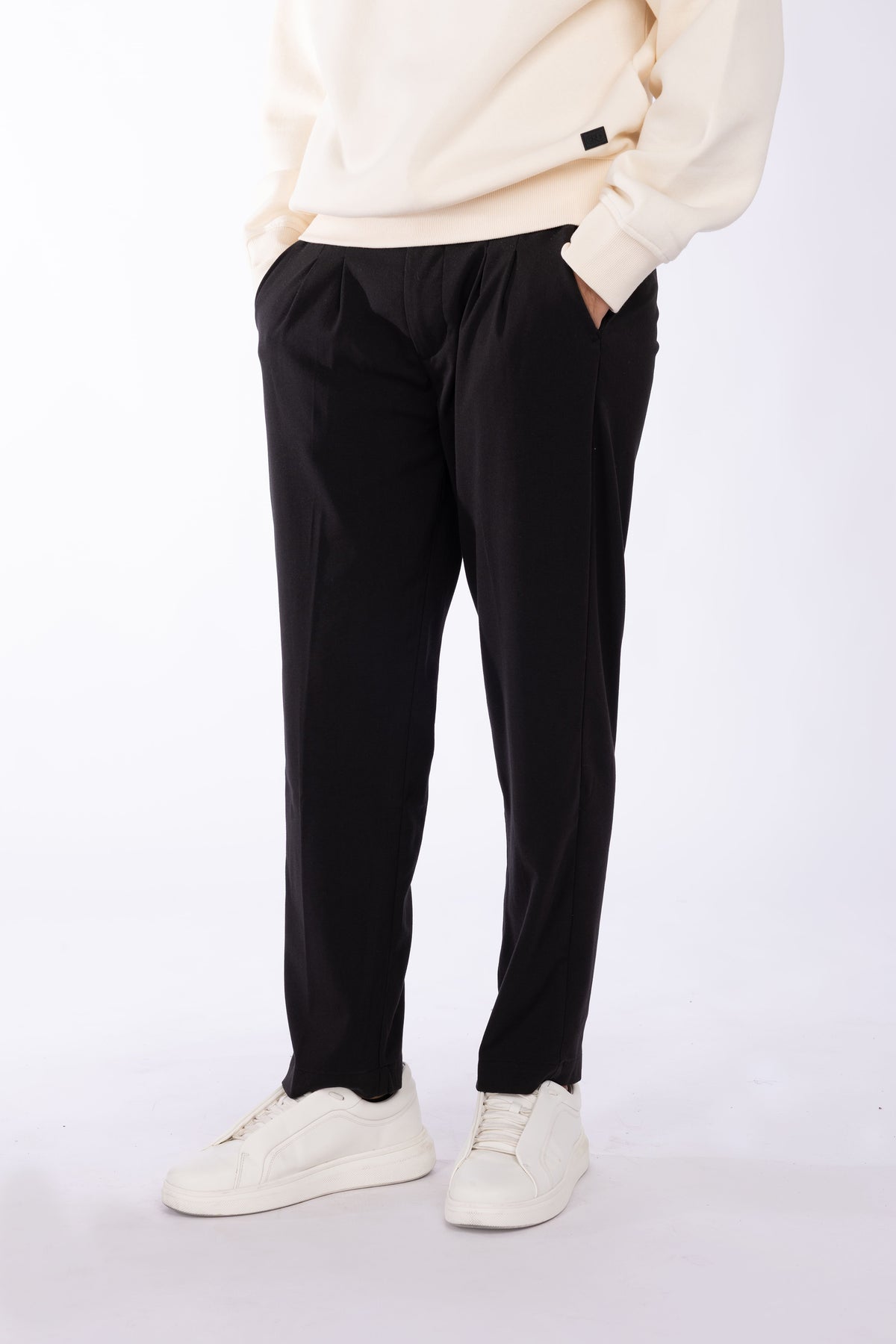 Pantalone con risvolto e pinces|Colore:Nero