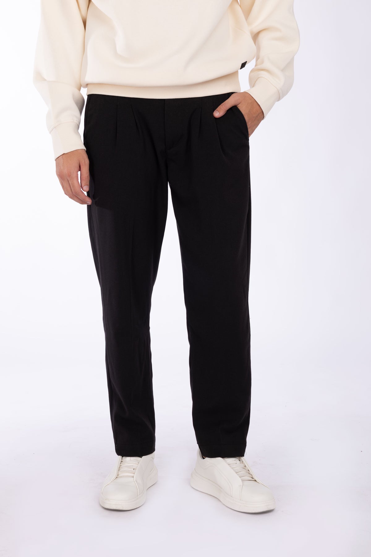 Pantalone con risvolto e pinces|Colore:Nero