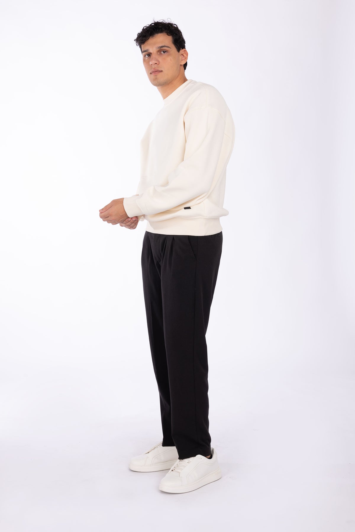 Pantalone con risvolto e pinces|Colore:Nero