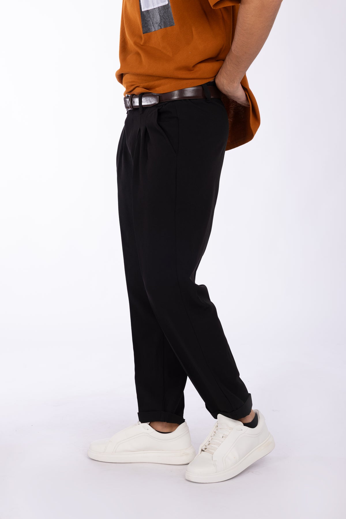 Pantalone con doppie pince|Colore:Nero