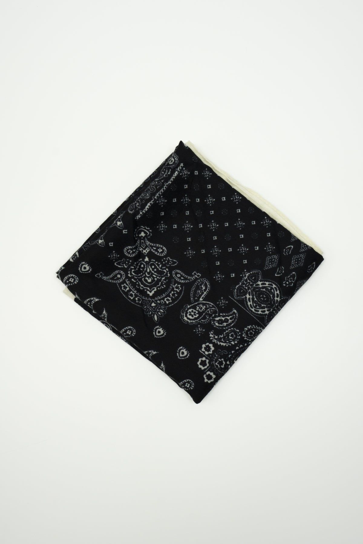 Foulard con stampa paisley e geometrica|Colore:Nero
