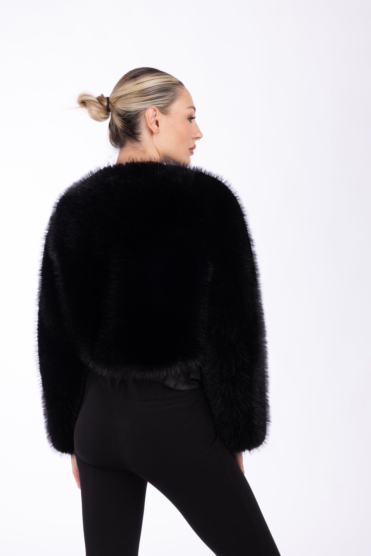 Giacca cropped effetto pelliccia|Colore:Nero